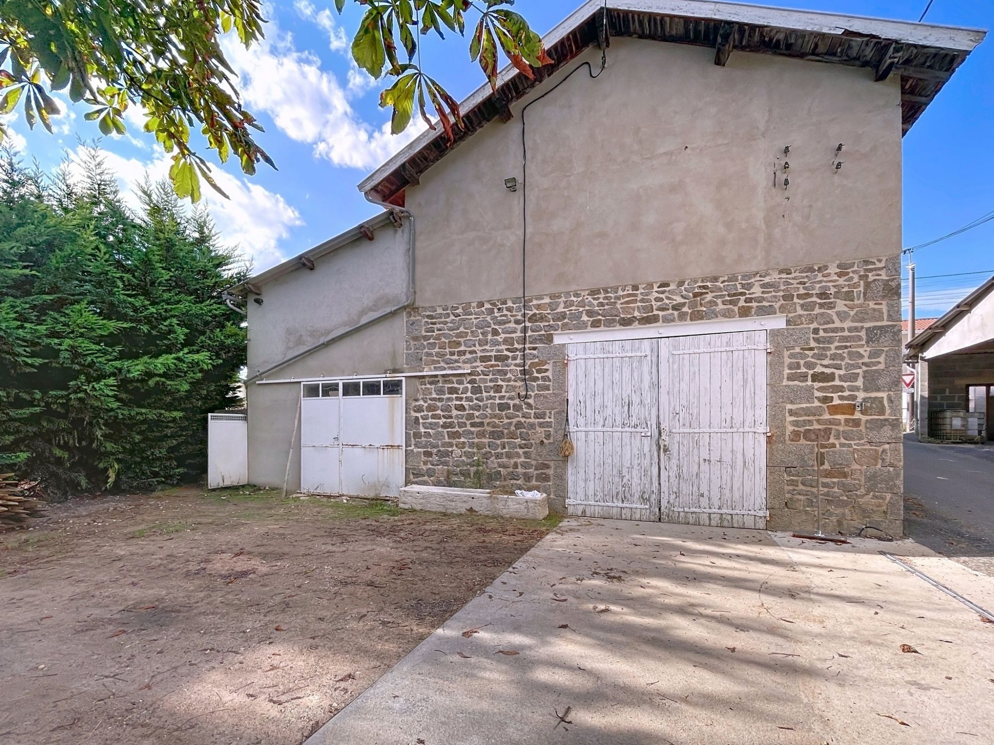 Ancien cuvage - 200 m² au sol - terrain 411 m² Saint-Étienne-la-Varenne 69460