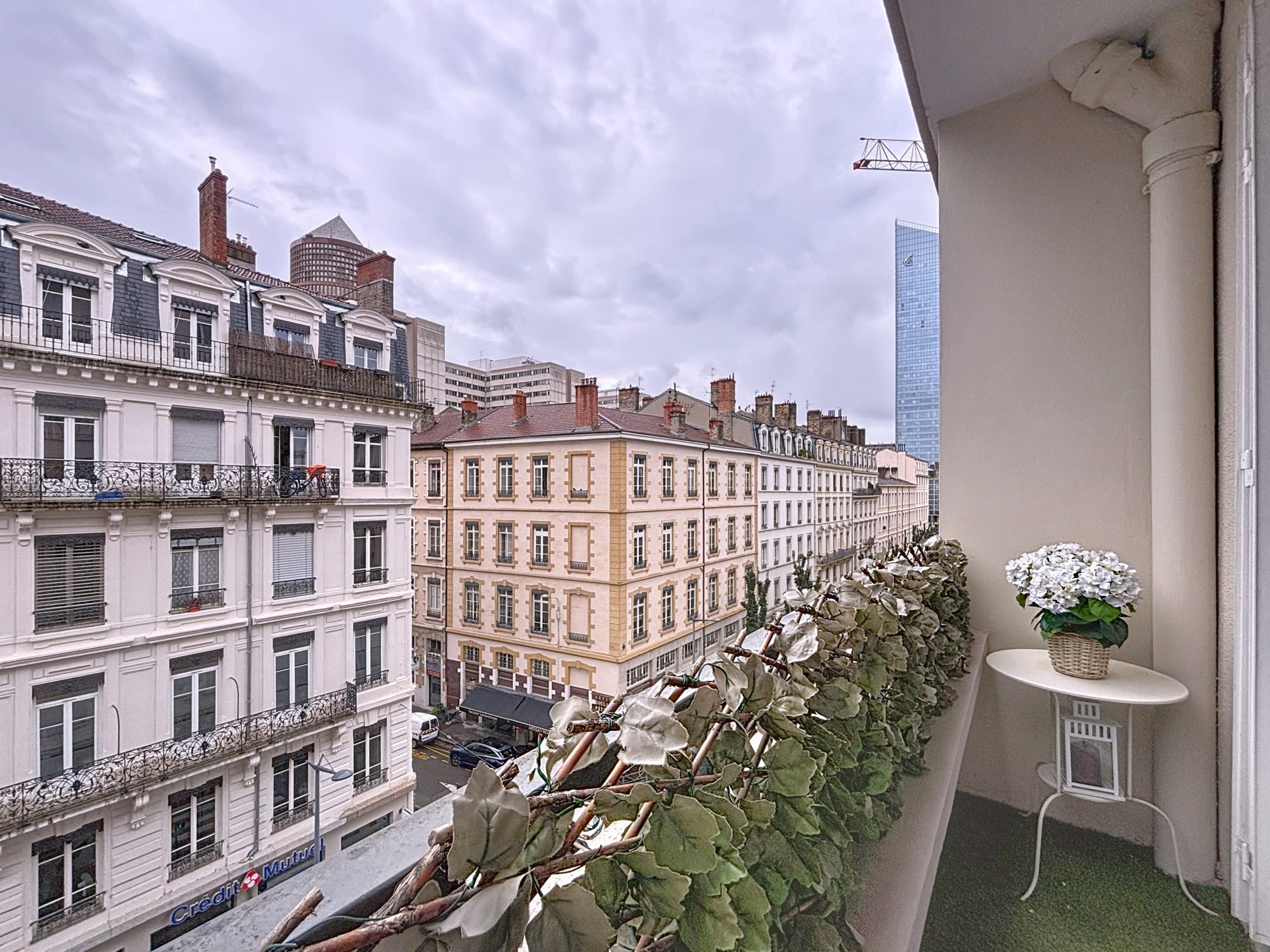 Beau T4 traversant, balcon, trois chambres, cave, local à vélo Lyon 69006