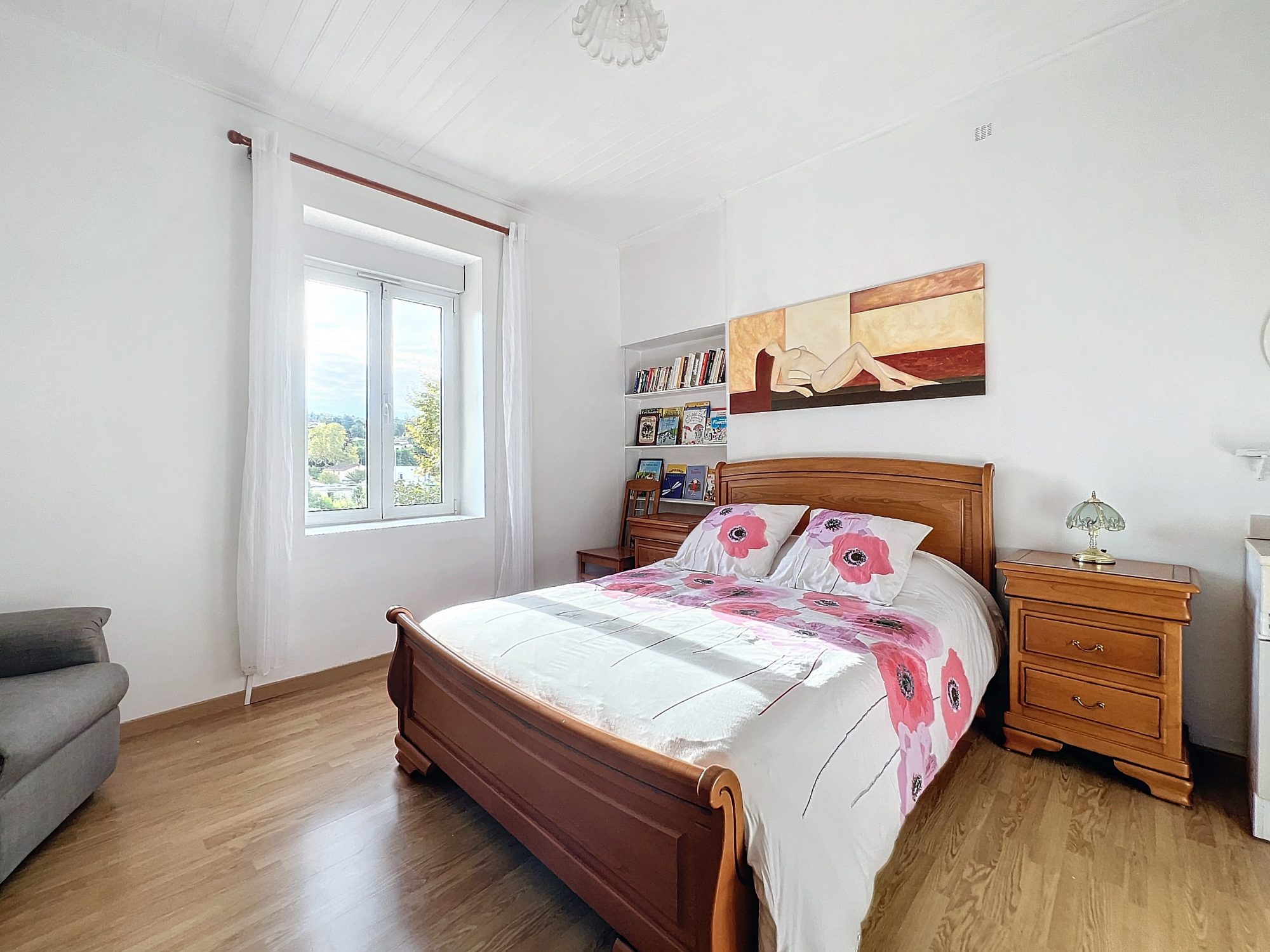 A NEUVILLE SUR SAONE, JOLIE MAISON DE 160m2 AVEC GARAGE SUR 1100m2 DE TERRAIN Neuville-sur-Saône 69250