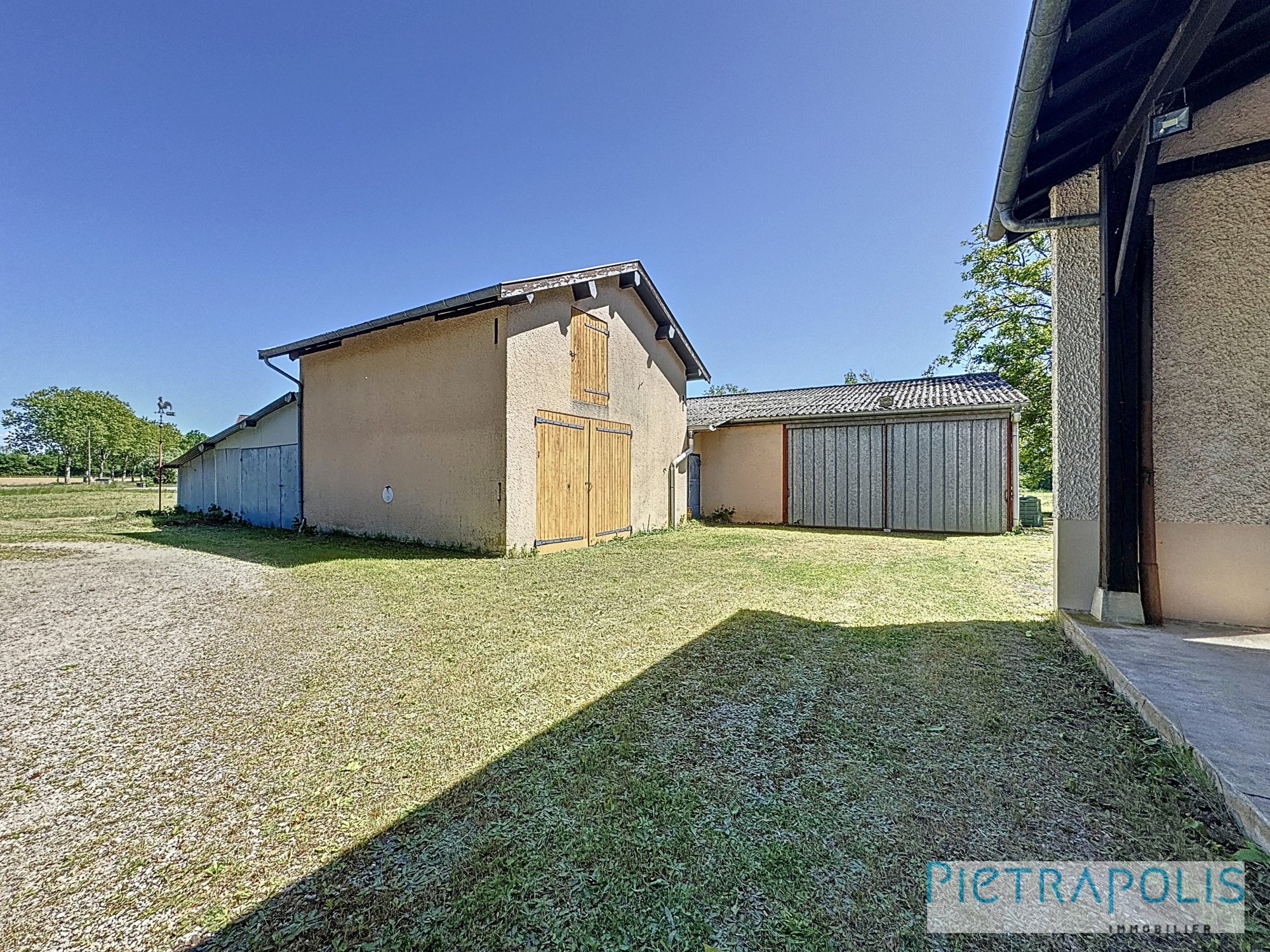 Fermette avec dépendances et hangar proche Villars-les-dombes Bouligneux 01330