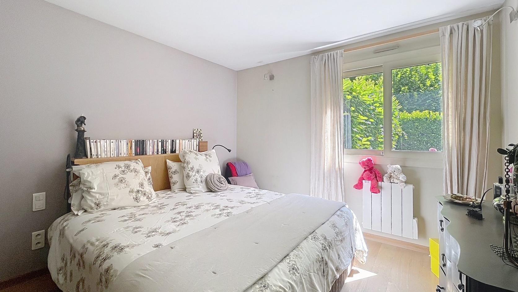 REZ DE JARDIN - T5 de plain pied de 116 m² - terrain privé de 400 m² piscinable. Caluire-et-Cuire 69300