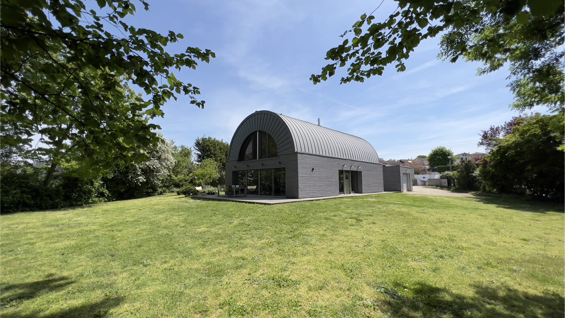 COUP DE COEUR POUR CETTE MAISON D'ARCHITECTE AU COEUR D'UN ECRIN DE VERDURE Villette-d'Anthon 38280