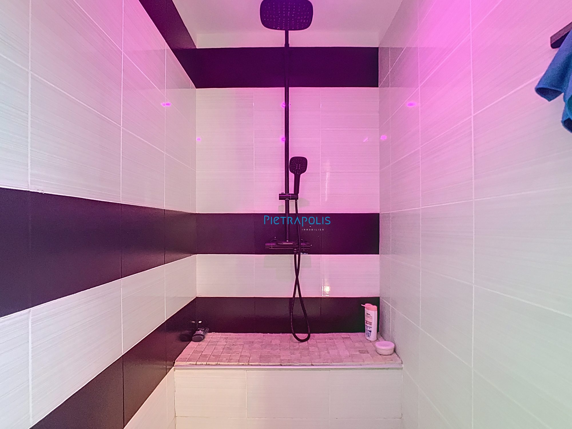 Maison 3 chambres - terrasse- extérieur utilisé en parking Saint-Lager 69220