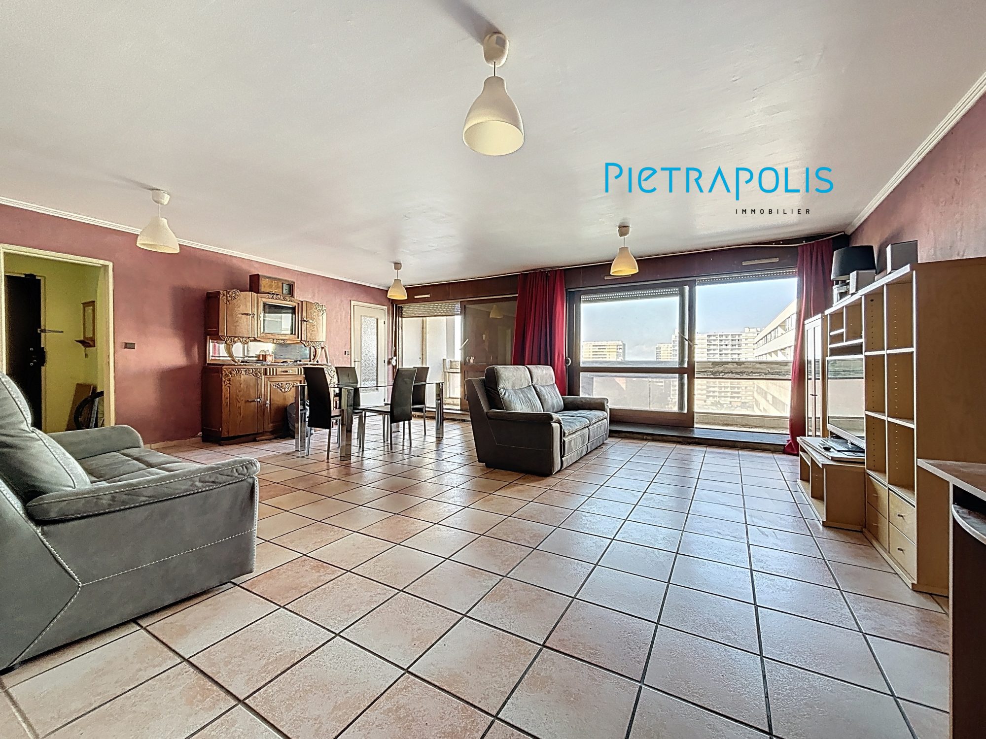 T4 familial de 113 m² - fort potentiel - vue dégagée - balcons, cave et garage