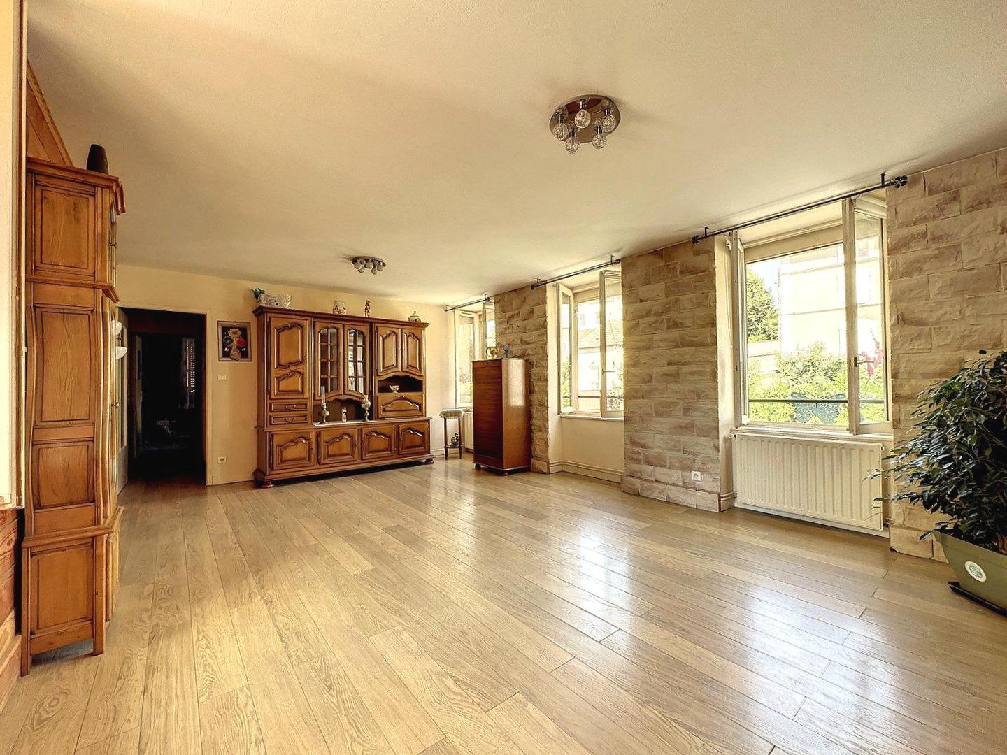 APPARTEMENT T4 AVEC TERRASSE ET GARAGE