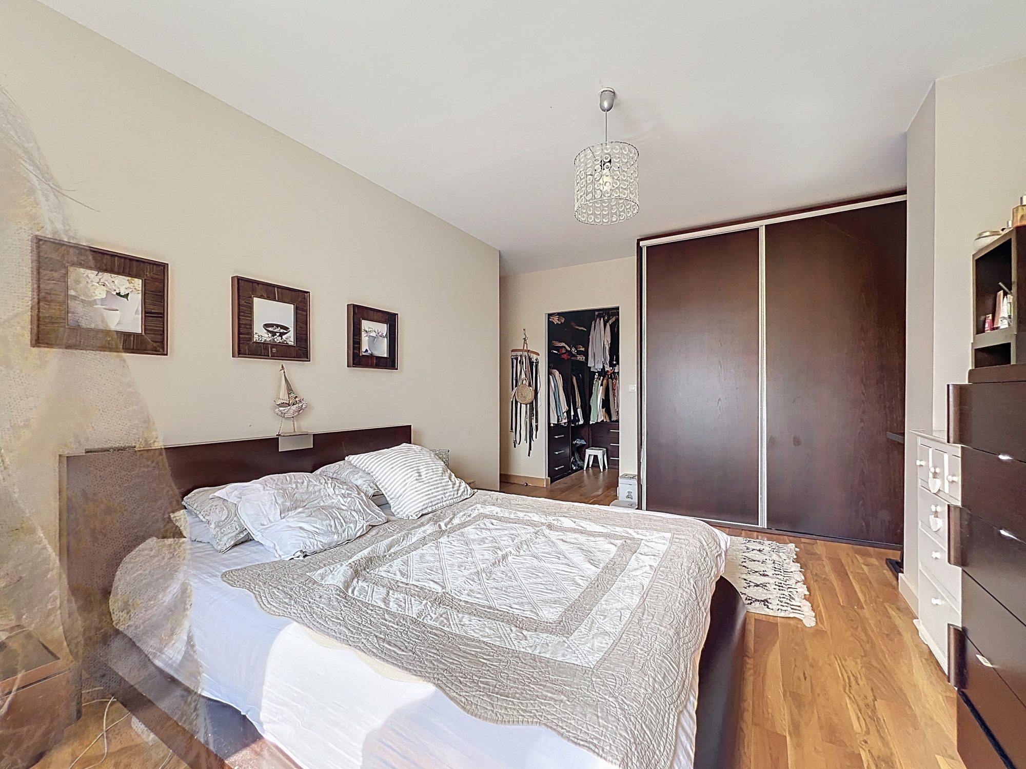 JOLIE MAISON STYLE BASTIDE AU COEUR DU VILLAGE AVEC JARDIN, PISCINE ET POOL HOUSSE Civrieux 01390