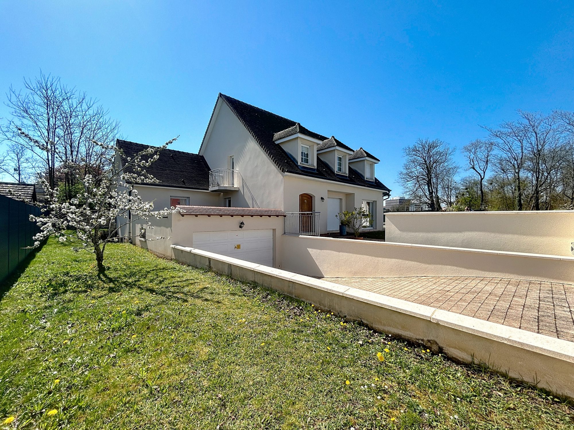 Maison familiale 7 pièces 222m2 - Dijon Toison d'Or