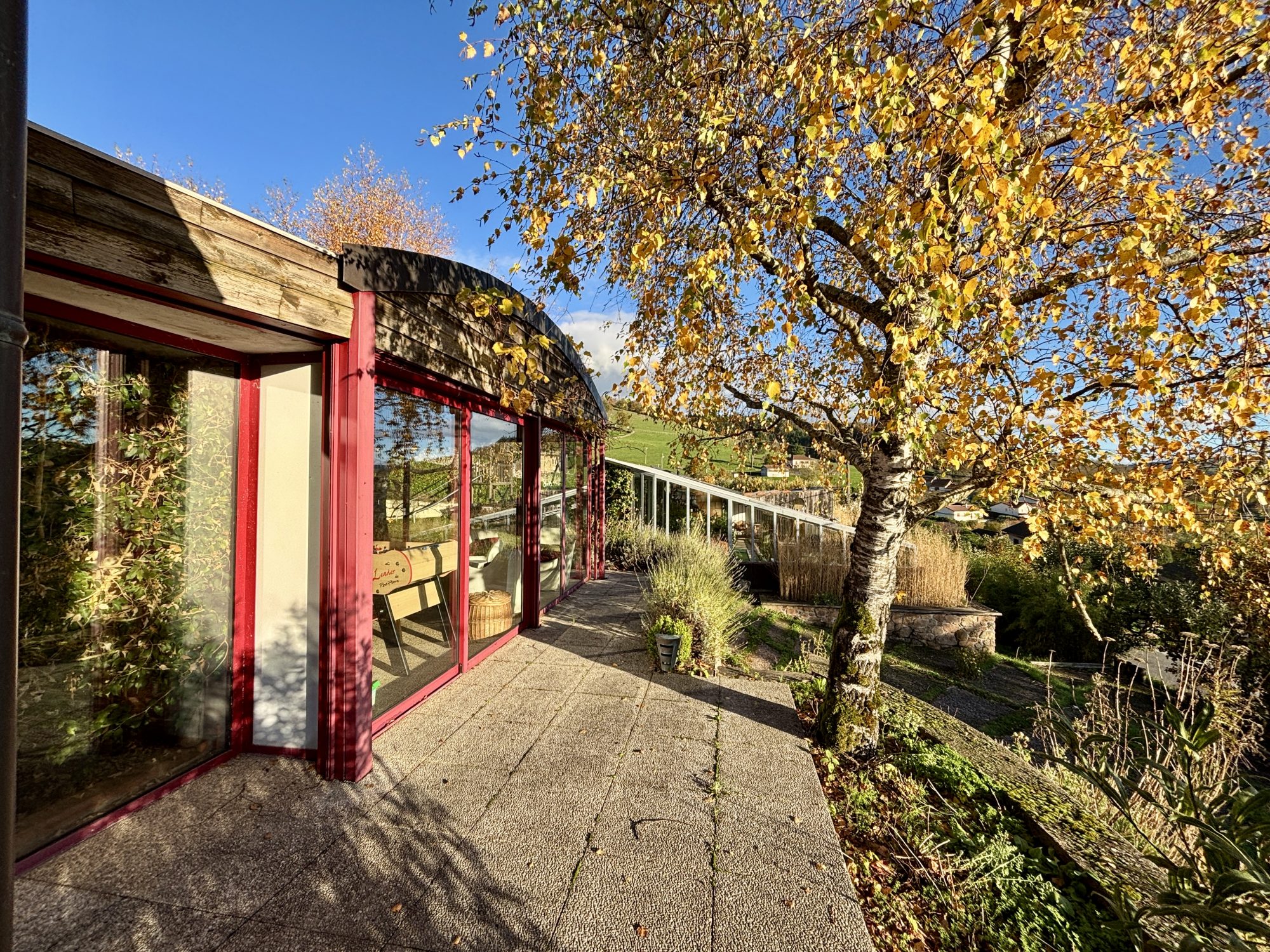 MAISON AVEC TERRAIN, PISCINE et DEPENDANCES