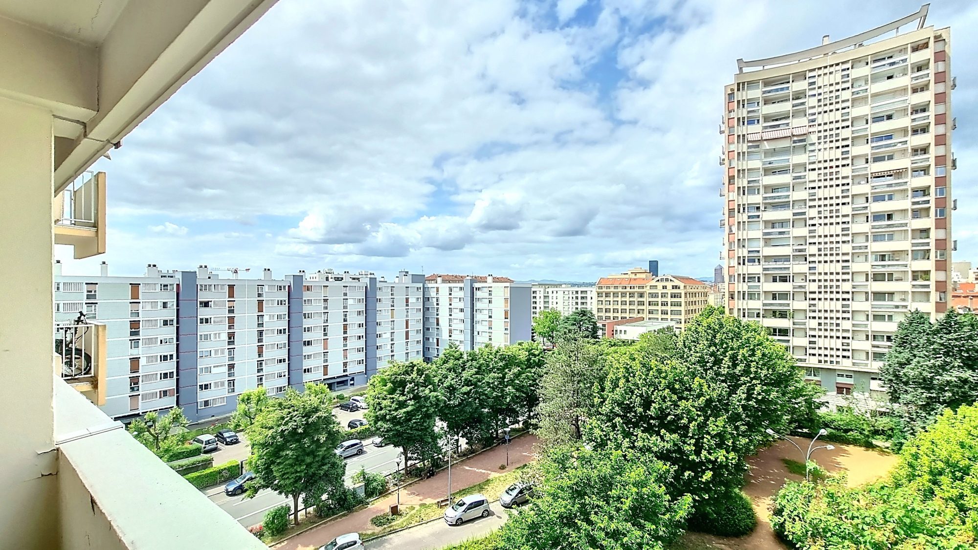 VUE DEGAGEE SANS VIS A VIS - T3 80 m² climatisé avec terrasse - Parking possible Villeurbanne 69100