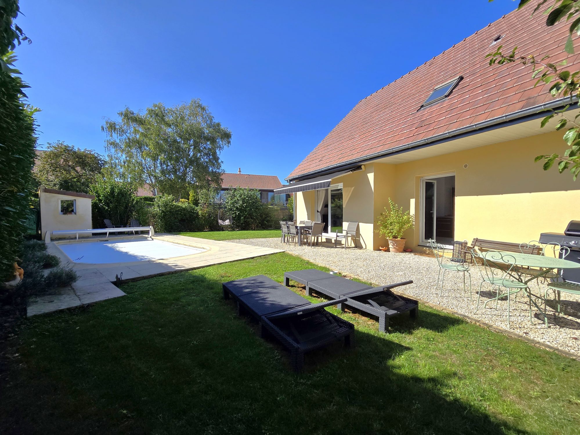 Maison familiale 175m² - 8 Pièces - 6 Chambres - Piscine Bellefond 21490