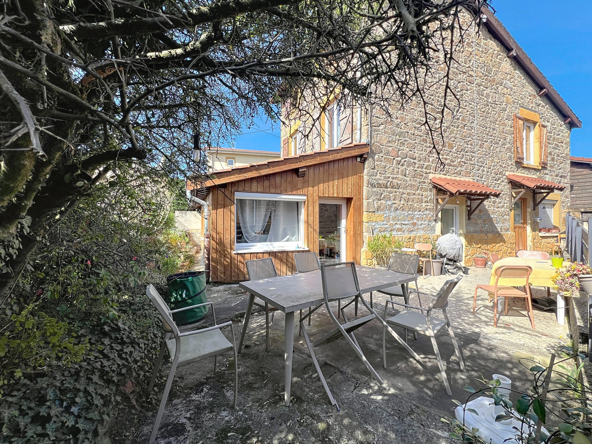 Maison familiale au Olmes, à proximité immédiate de l’A89