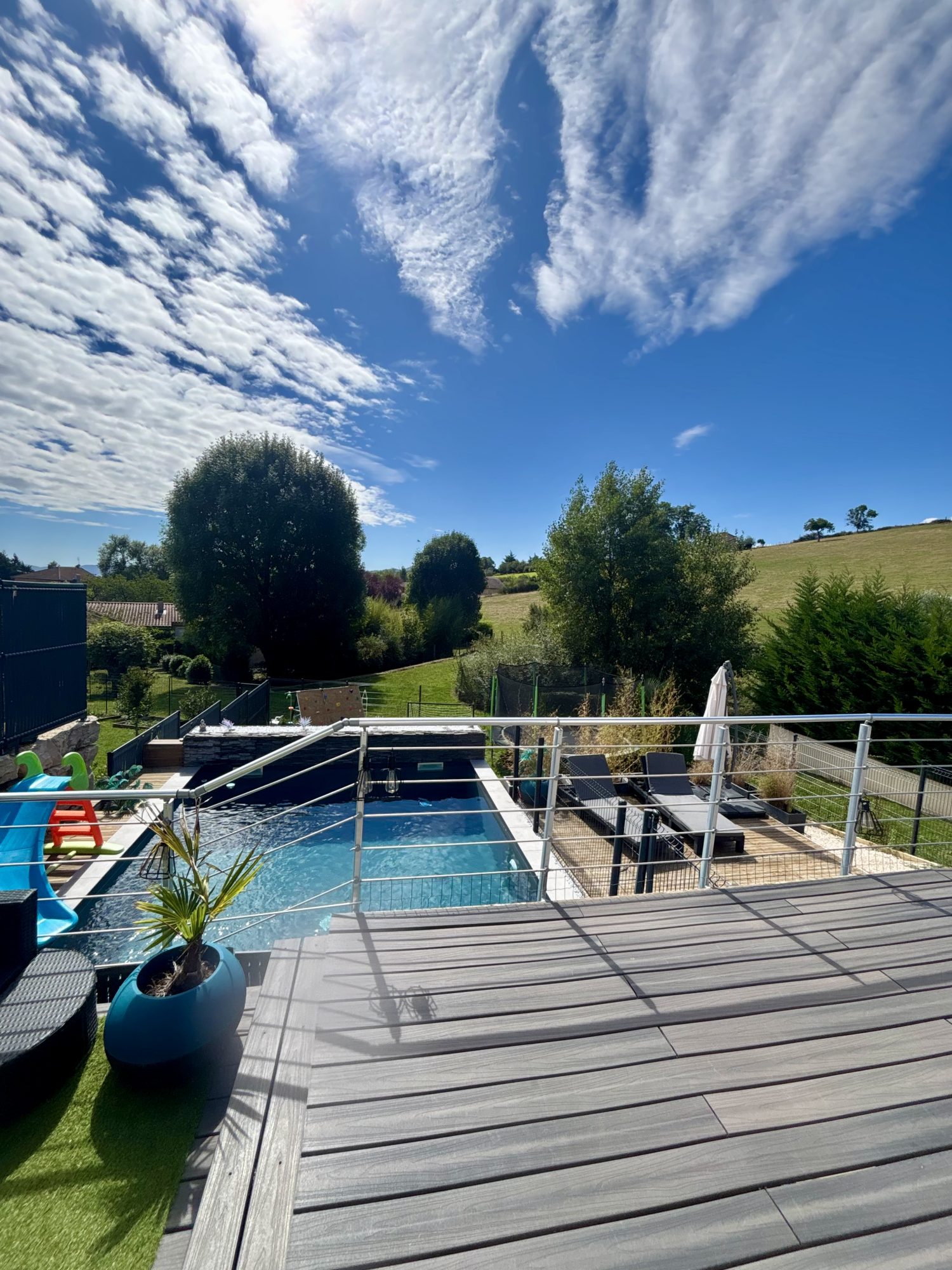 Maison d'environ 105 m² composé de 3 chambres dont une suite parentale SAINT LOUP 69490