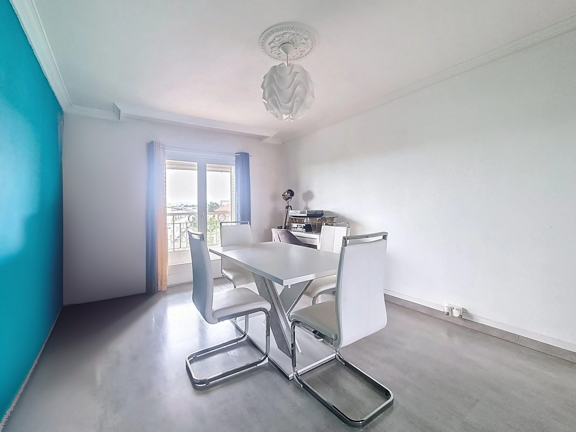 Bel appartement au dernier étage Saint-Priest 69800