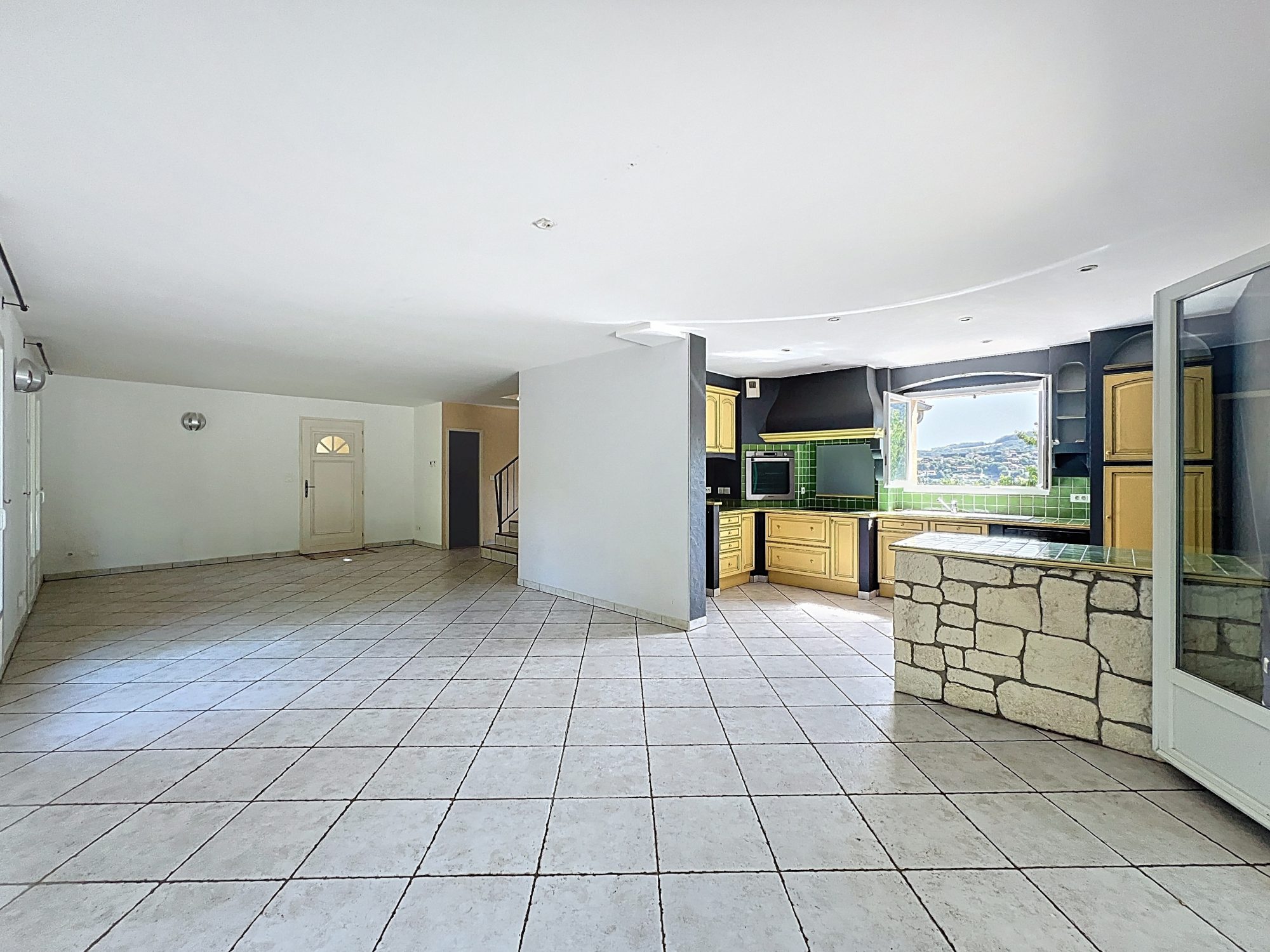 MAISON 142m² - 4 CHBRES – TERRAIN ARBORE – PISCINE - DEPENDANCES - SOUS SOL Saint-Pierre-la-Palud 69210