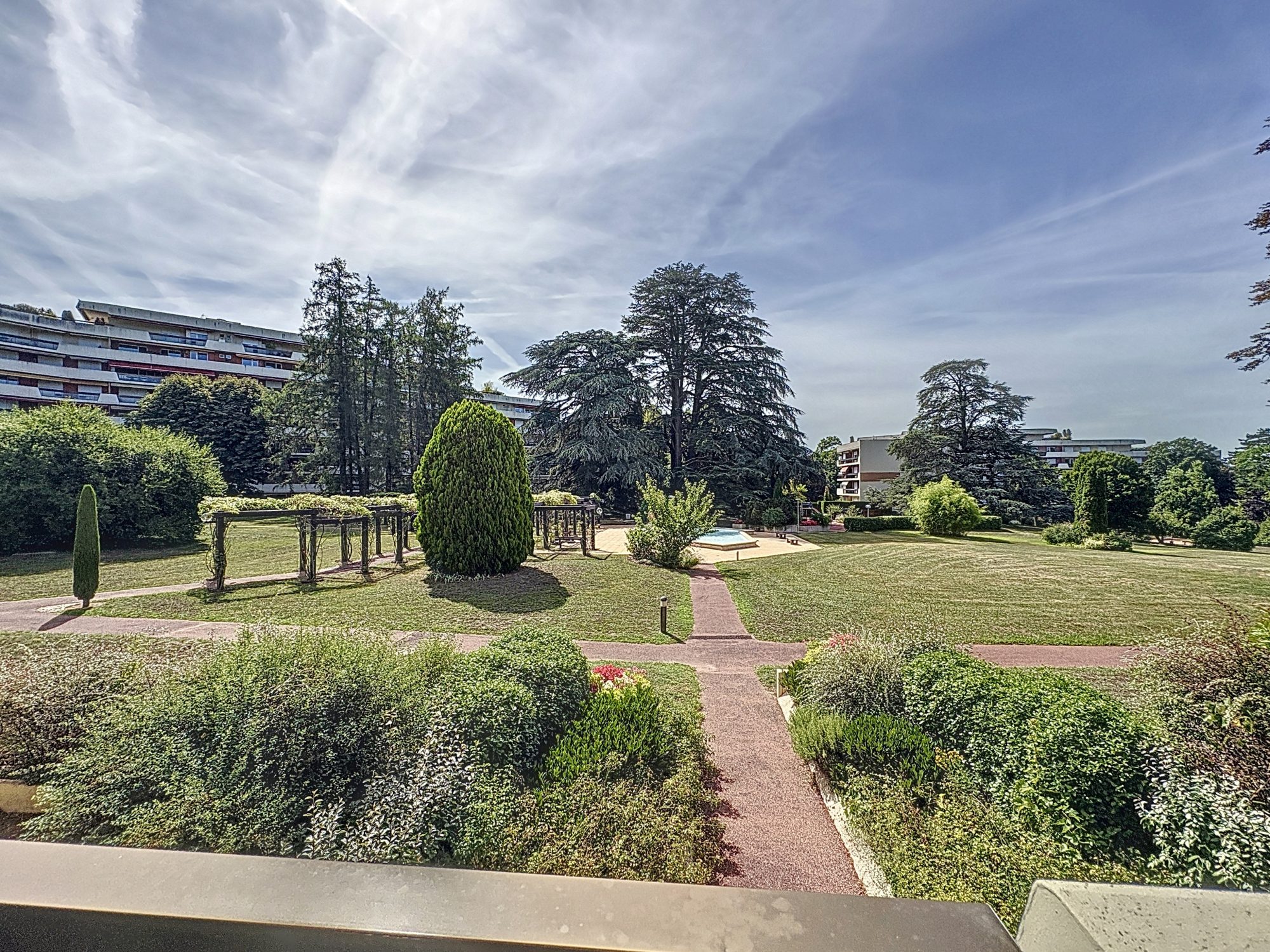 APPARTEMENT DE STANDING AVEC BALCONS
