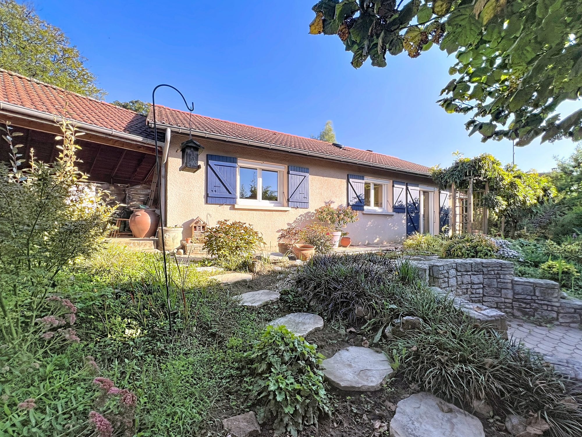 Genay- Maison de plain-pied - 88m² - Au calme - 500m2 de terrain
