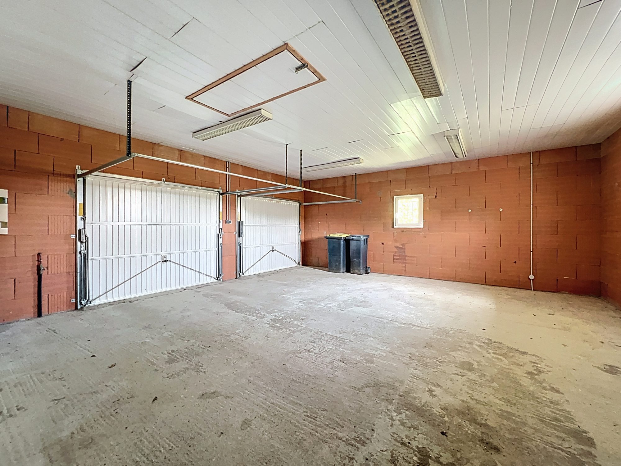 MAISON 142m² - 4 CHBRES – TERRAIN ARBORE – PISCINE - DEPENDANCES - SOUS SOL Saint-Pierre-la-Palud 69210