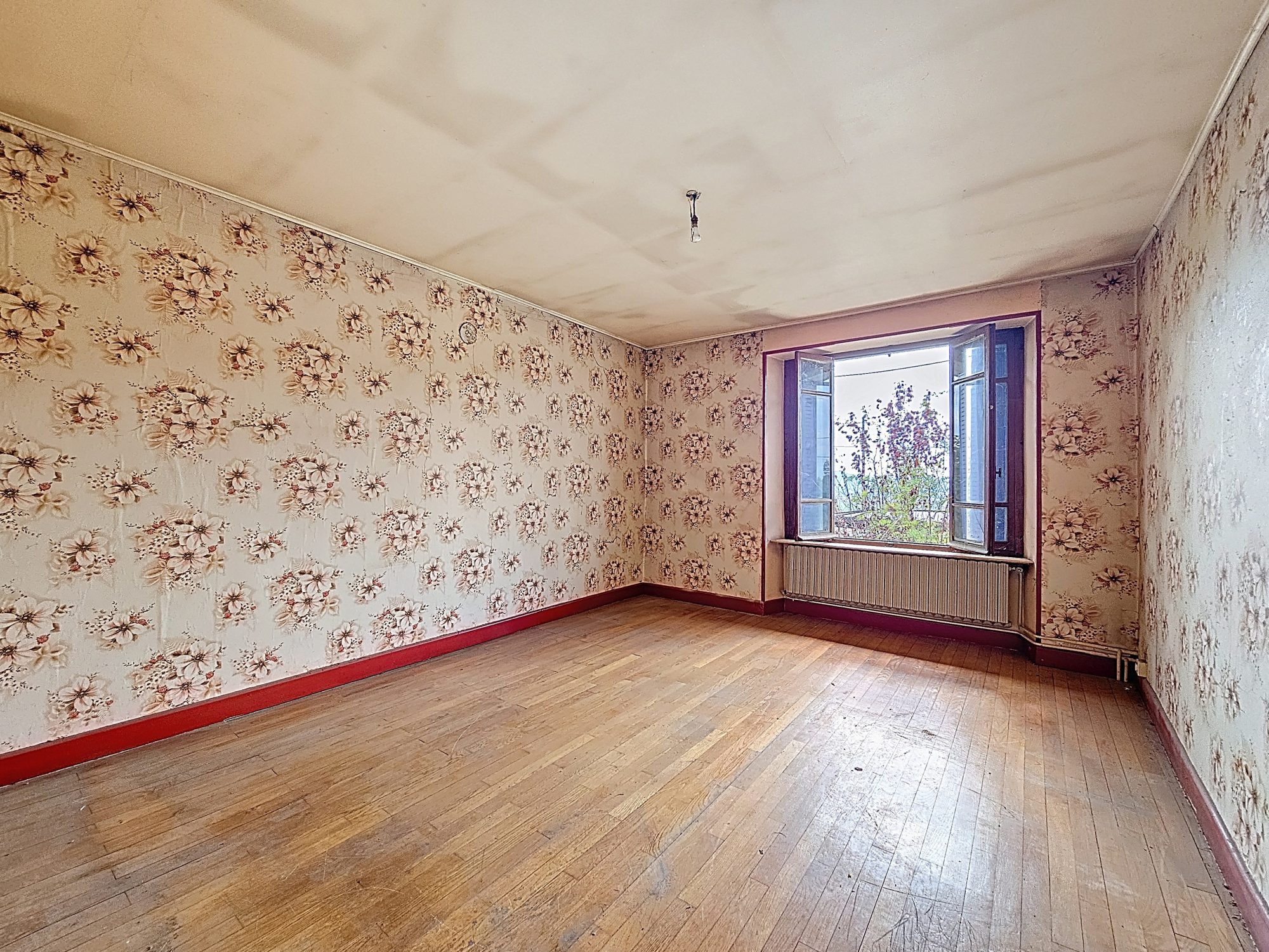 Maison à rénover avec gros potentiel Porte-des-Bonnevaux 38260