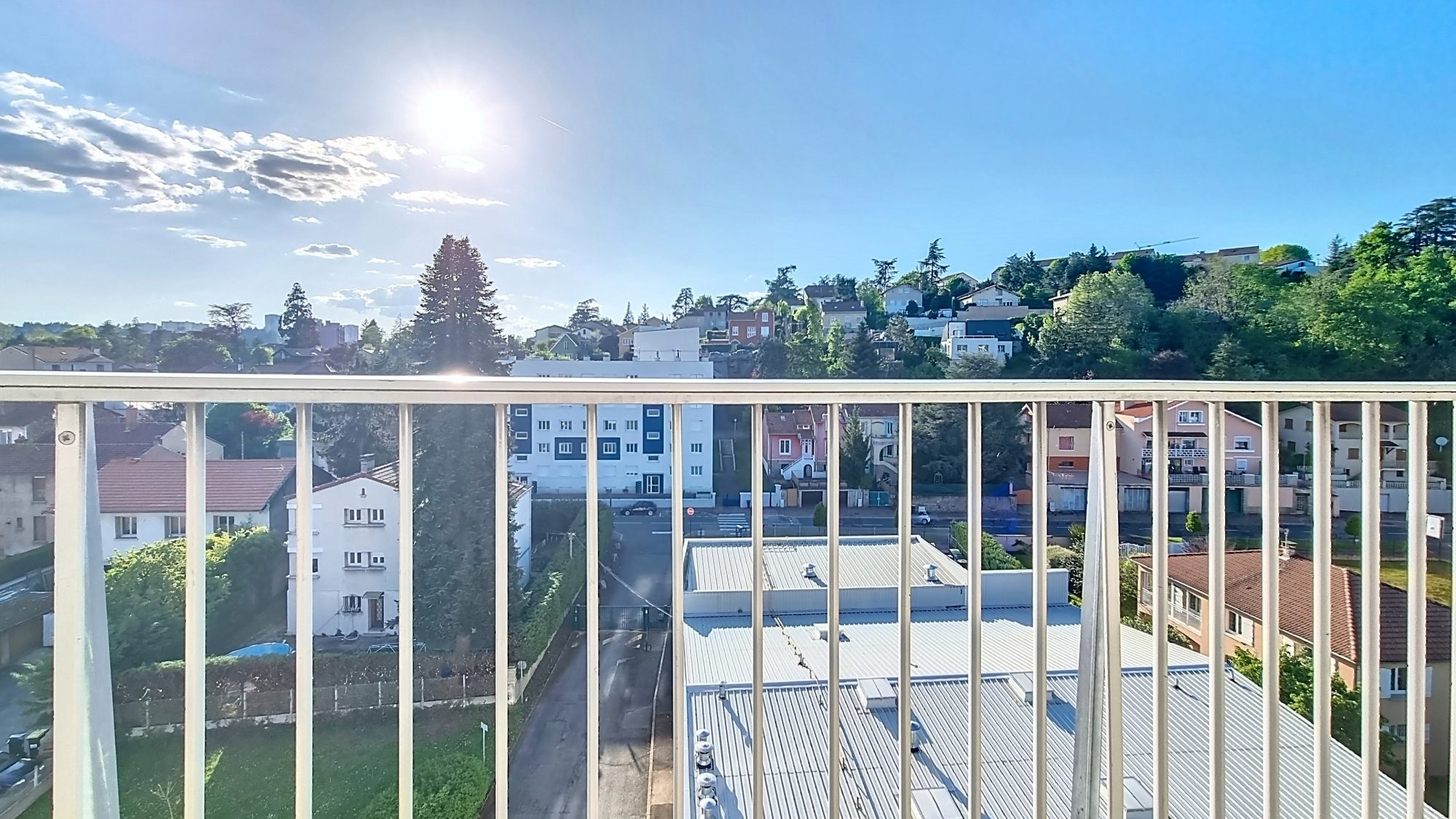 DERNIER ETAGE - T3 a rénover de 70 m² - possibilité garage