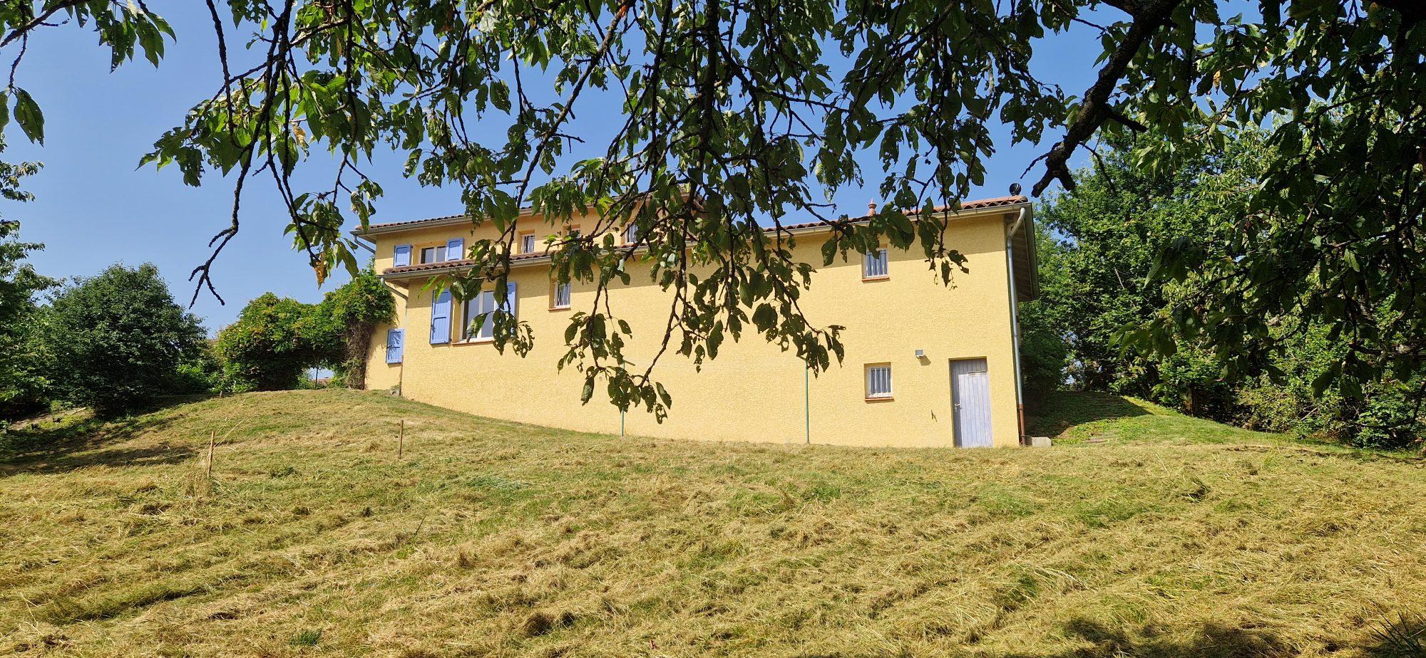 MAISON 142m² - 4 CHBRES – TERRAIN ARBORE – PISCINE - DEPENDANCES - SOUS SOL Saint-Pierre-la-Palud 69210