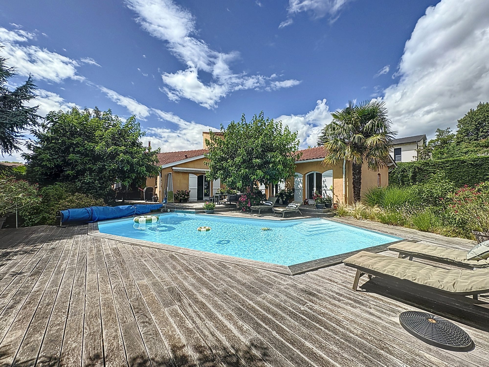 Grande maison 5 chambres, piscine et garage double