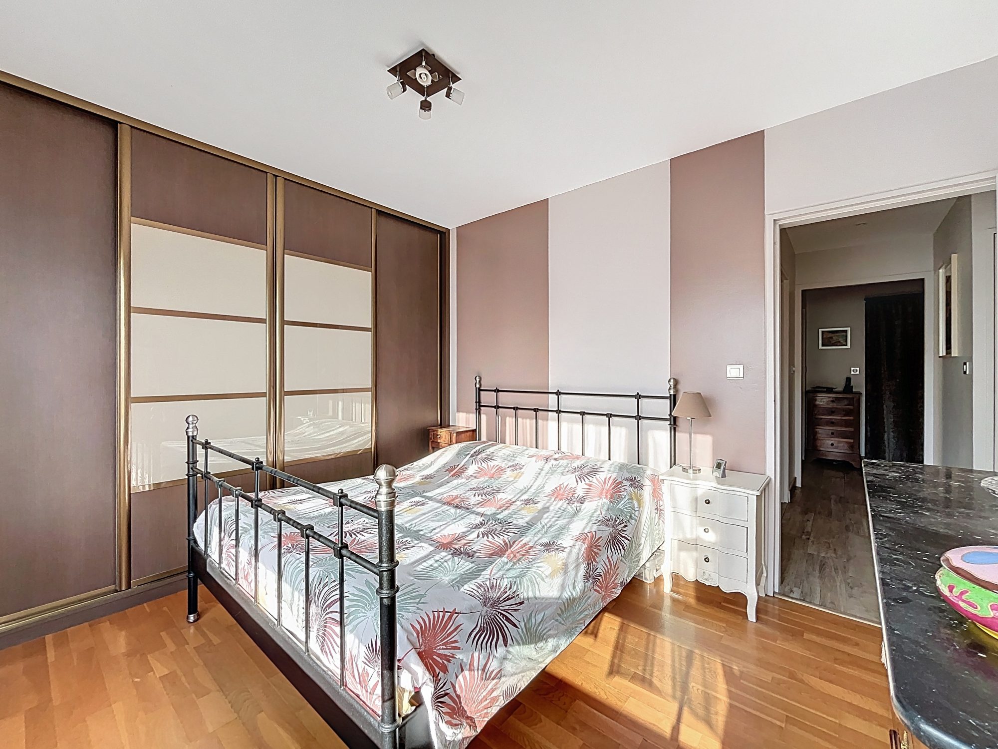 A VENDRE EN EXCLUSIVITE T4 lumineux avec balcon – Étage élevé, vue dégagée, cadre verdoyant et calme ! Villeurbanne 69100