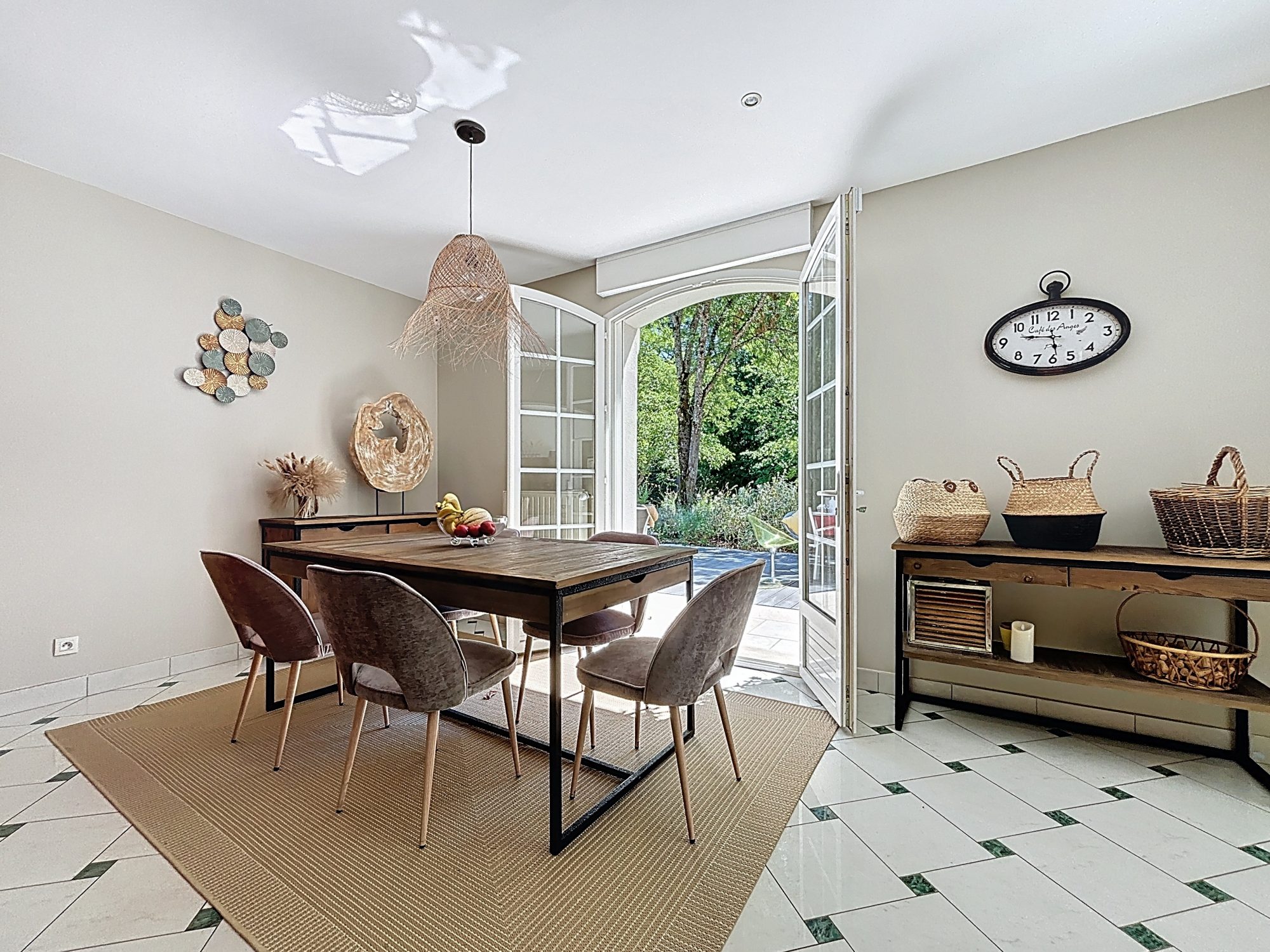 Villa de 245 m², parc de 5000 m² avec piscine Saint-Genis-Laval 69230