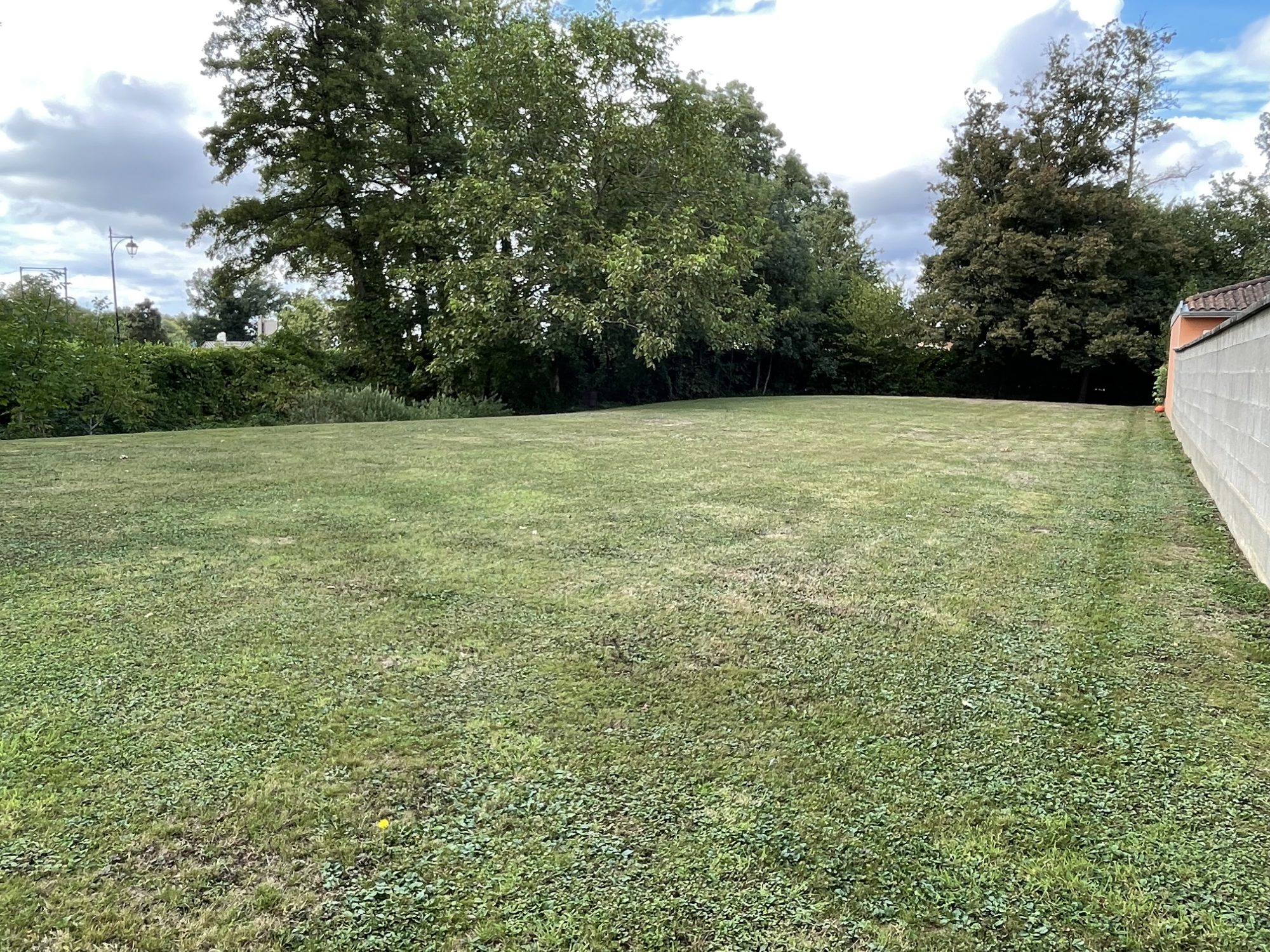 A VENDRE TERRAIN PLAT DE 1000 M²