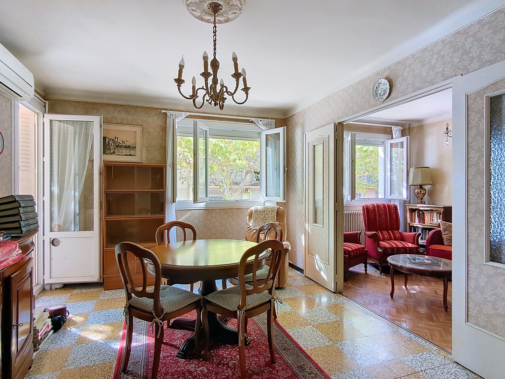 Sète :Avenue Victor Hugo  Appartement  T4 traversant, ,ascenseur,