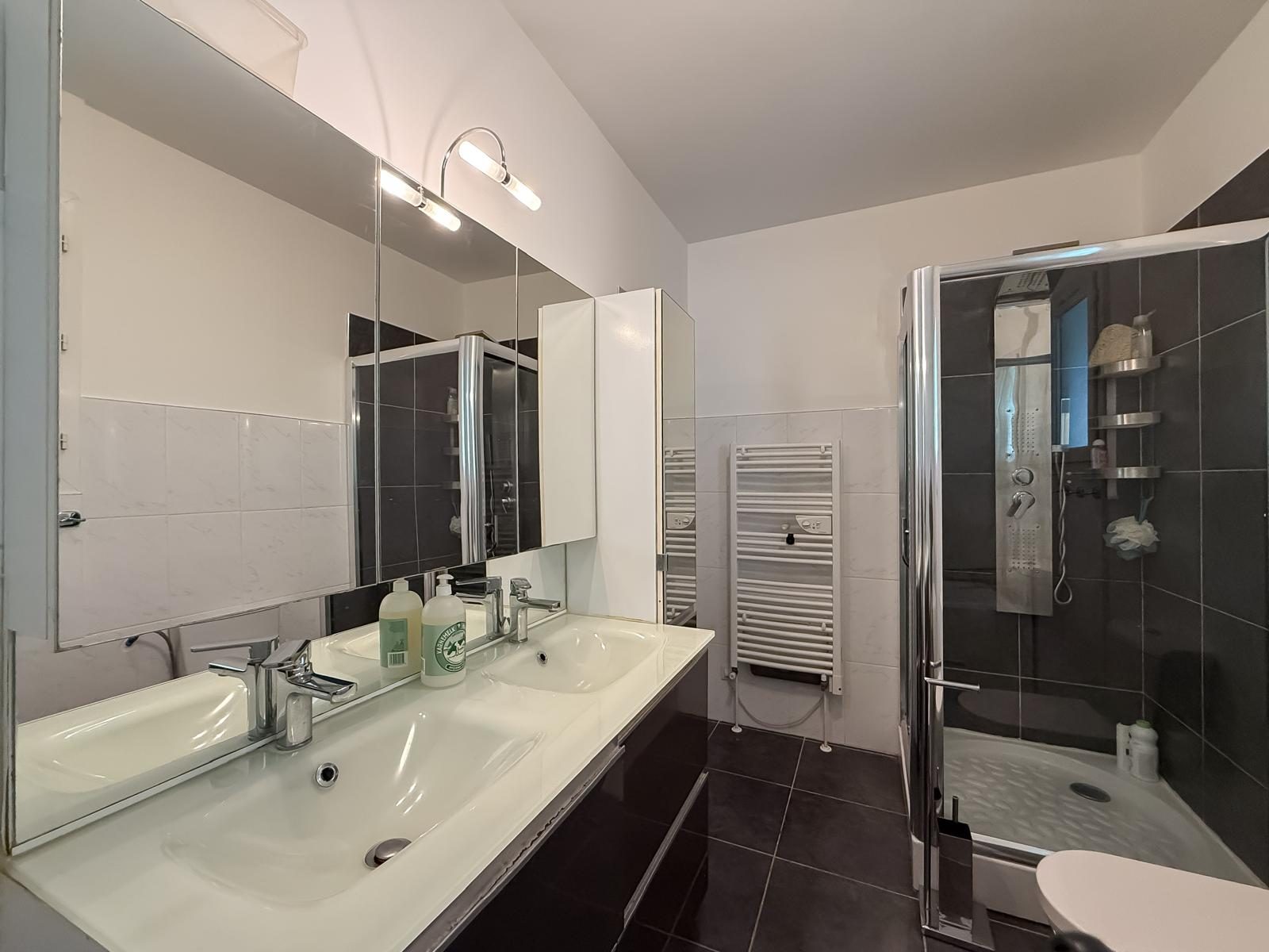 Maison de palin-pied sur les hauteurs de Fontaines Saint Martin Fontaines-Saint-Martin 69270