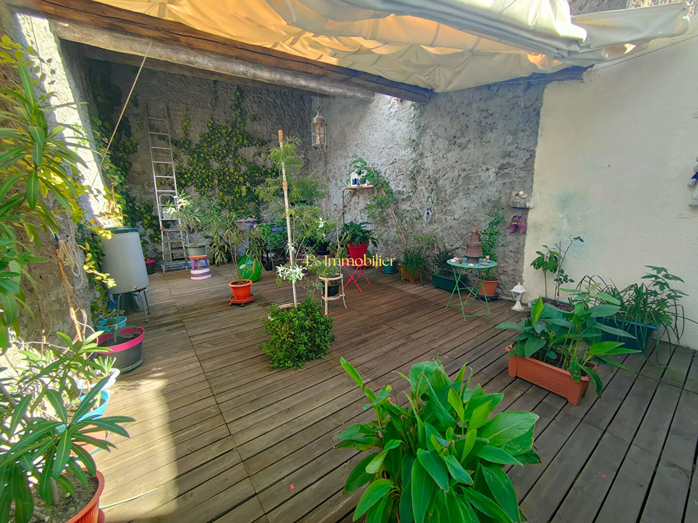 Maison de Ville avec Commerce, Garage et terrasse au Coeur d'Agde