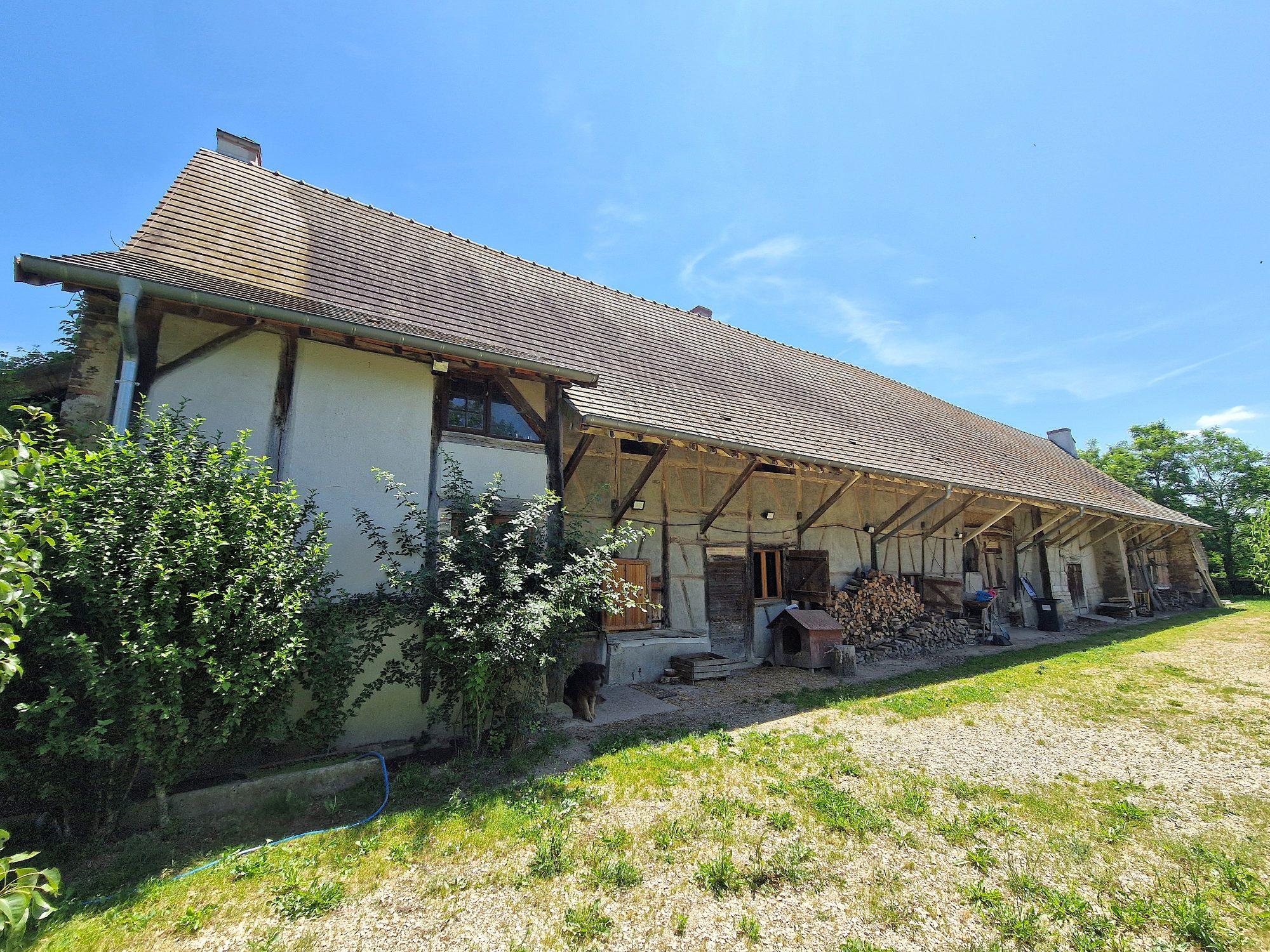ST GERMAIN DU PLAIN : Propriété de 06 hectares idéale pour des chevaux