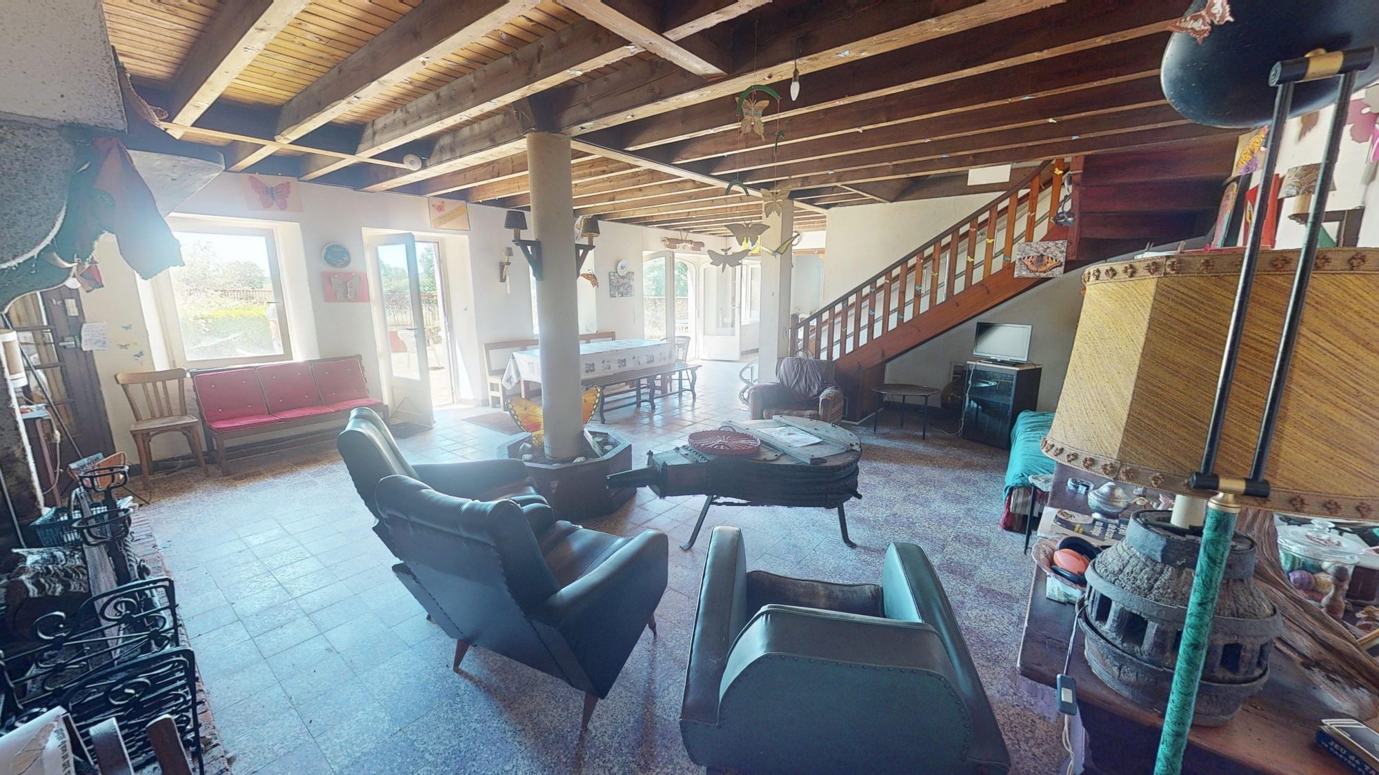 Ferme à rénover sur 1 hectares 5 de terrain constructible Usson-en-Forez 42550