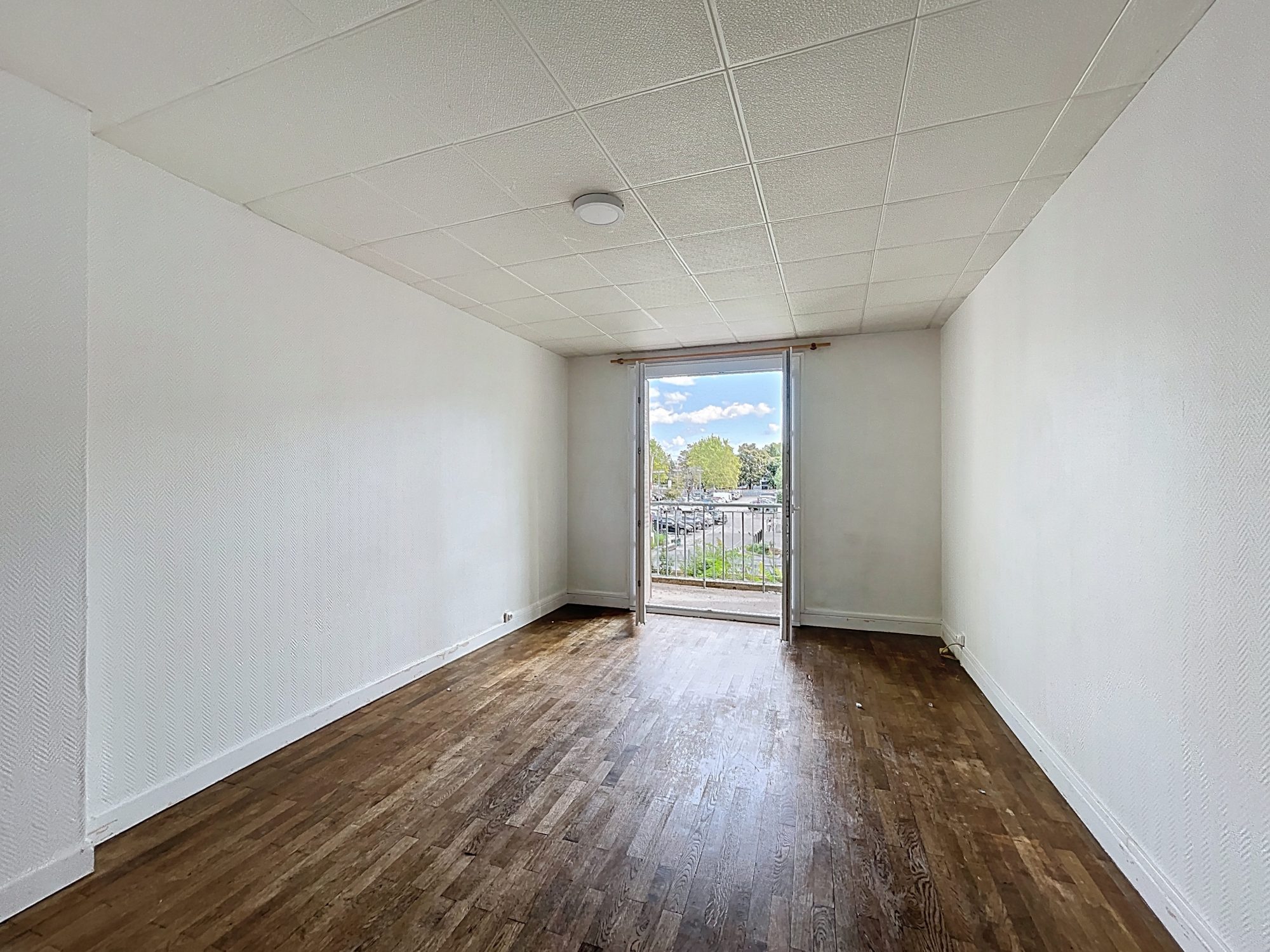T4- 73,50M2- RUE GREUZE-PARKING COLLECTIF