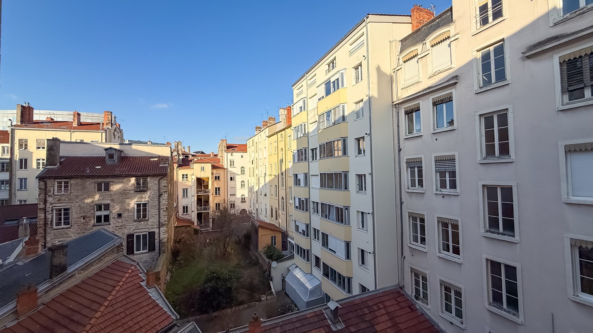 Dans bel ancien, appartement à rénover Lyon 69003