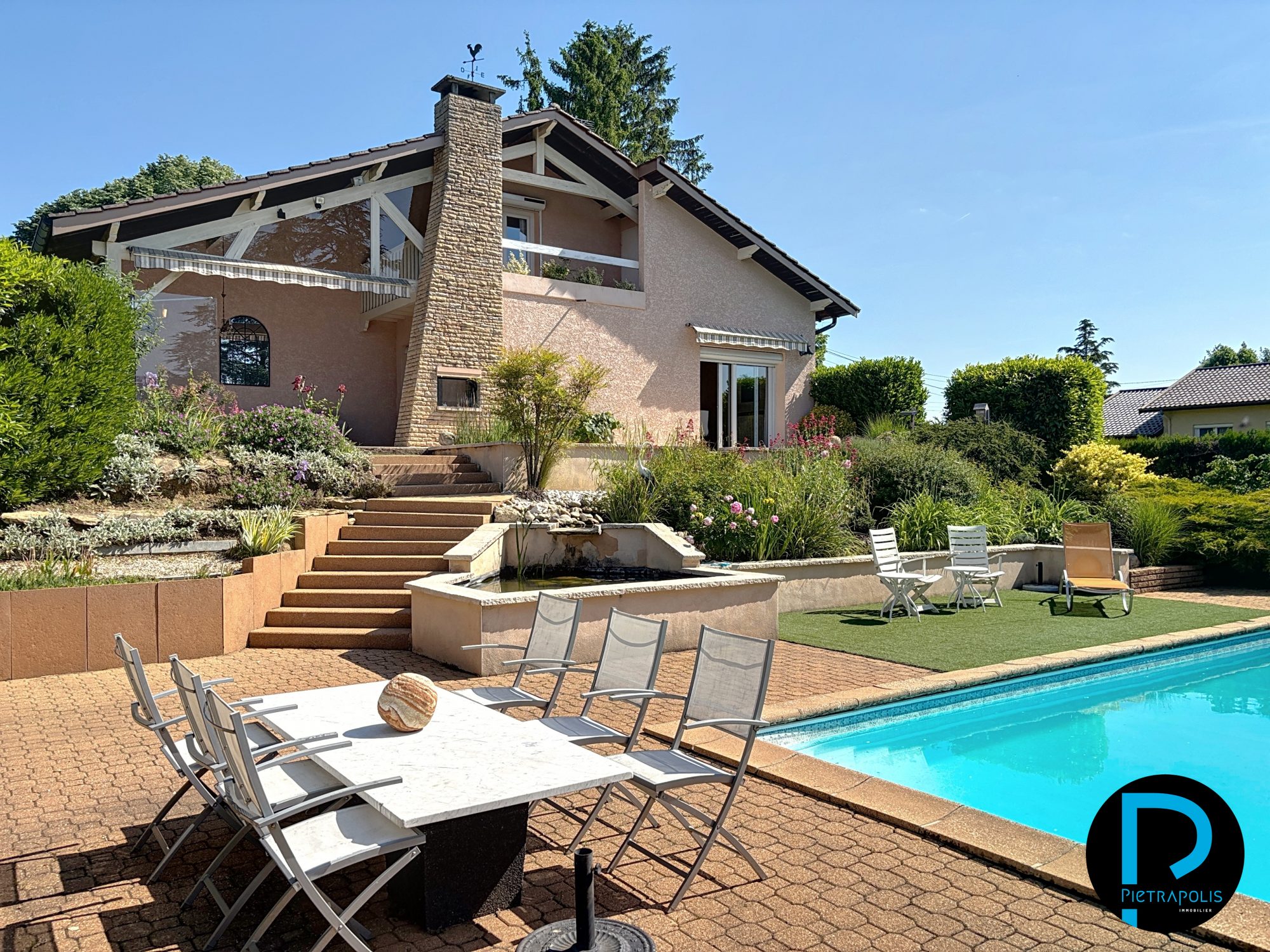 MAISON TRADITIONNELLE 162 m² AVEC PISCINE ET PARC ARBORÉ
