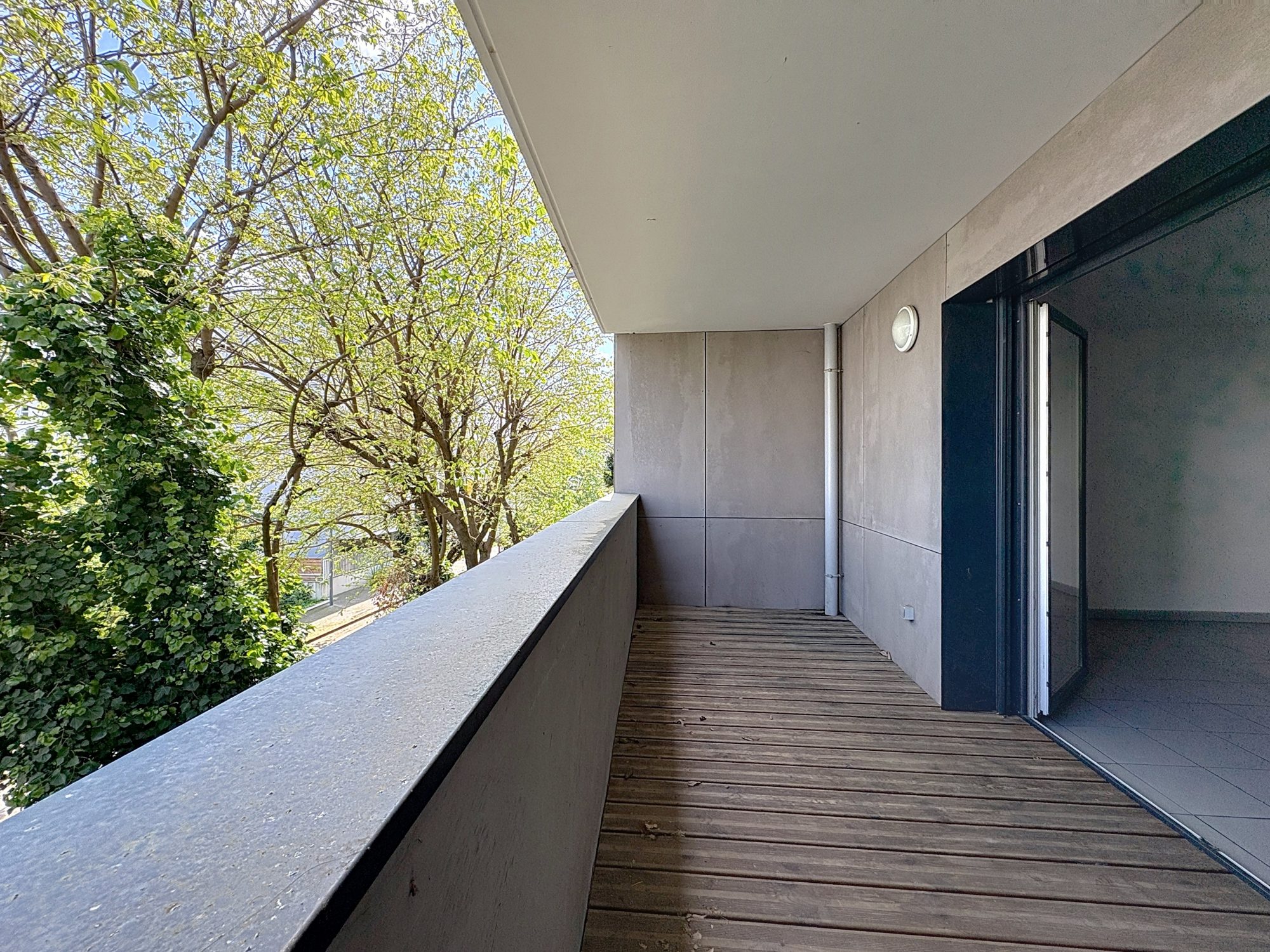 Vénissieux Centre - T3 de 64 m². 2 chambres. Loggia. Garage fermé possible. Vénissieux 69200