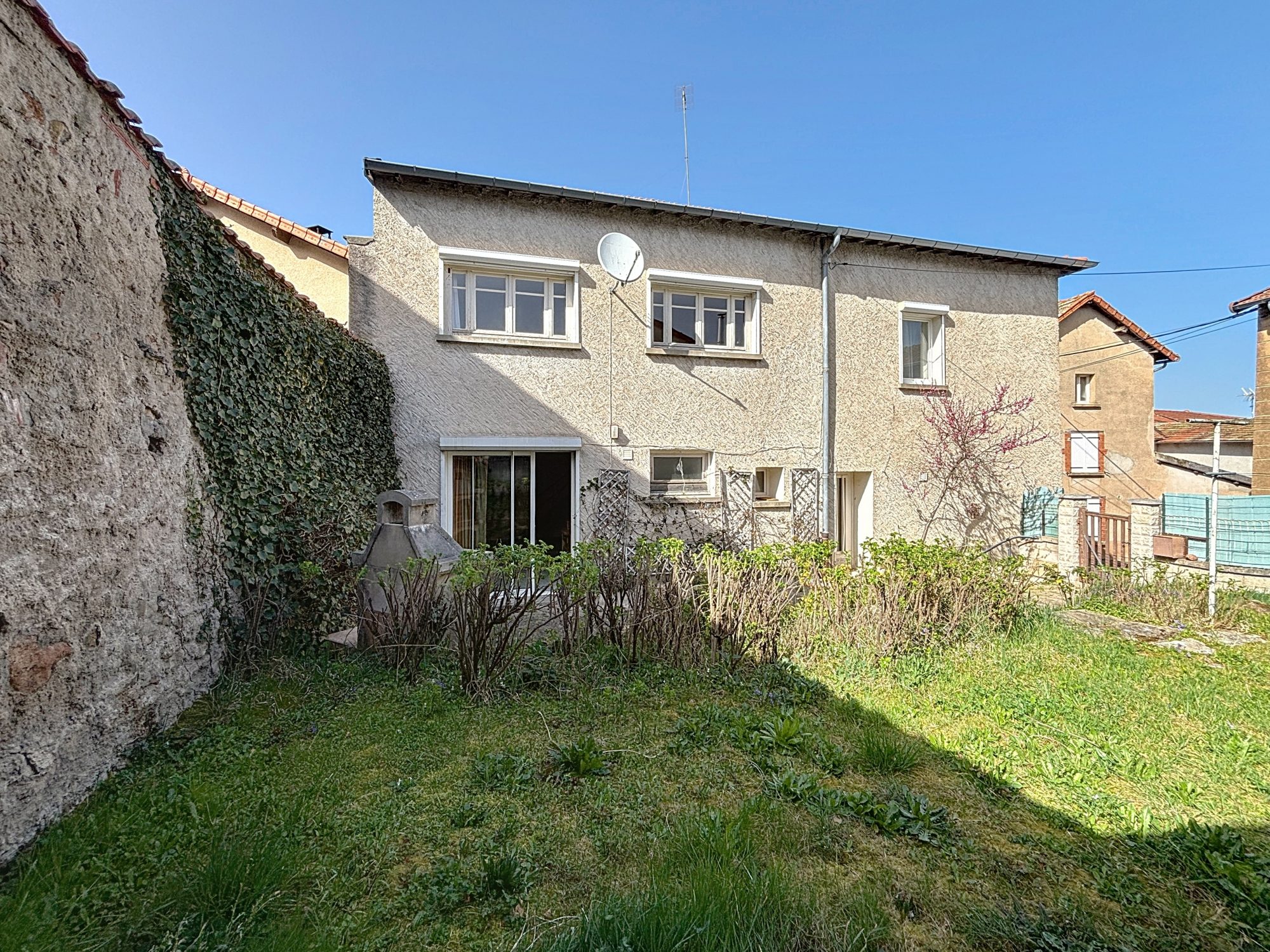 Spacieuse maison de village avec jardin