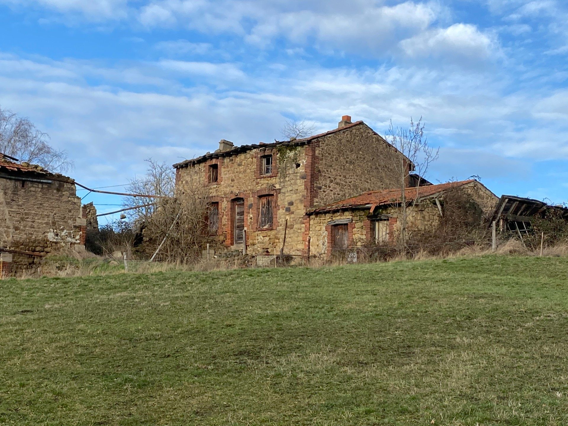 Corps de ferme à réhabiliter entièrement