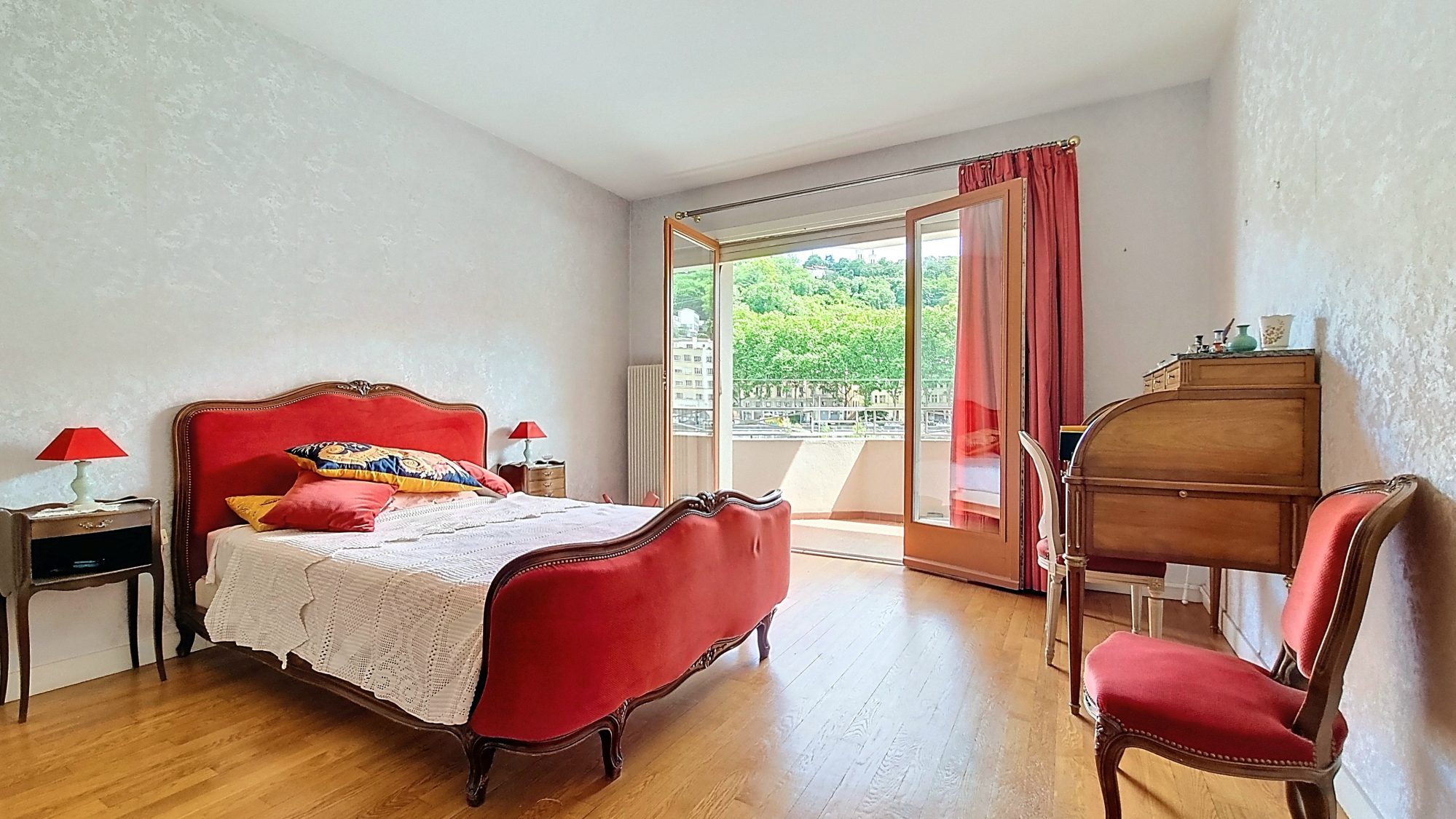 QUAI DE SAONE - T5 de 120 m² avec terrasse - garage Lyon 69001