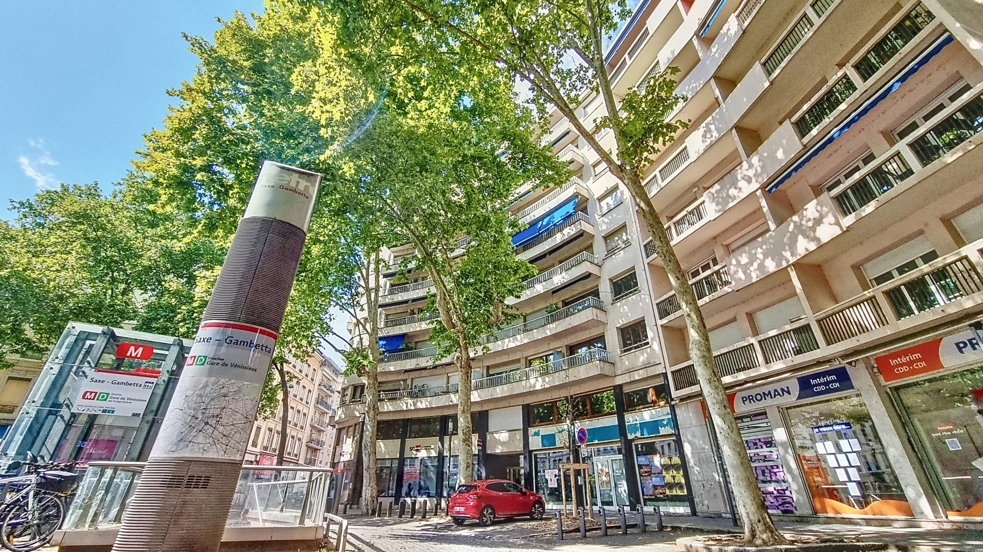 Appartement étage élevé, 2 balcons - Saxe Gambetta