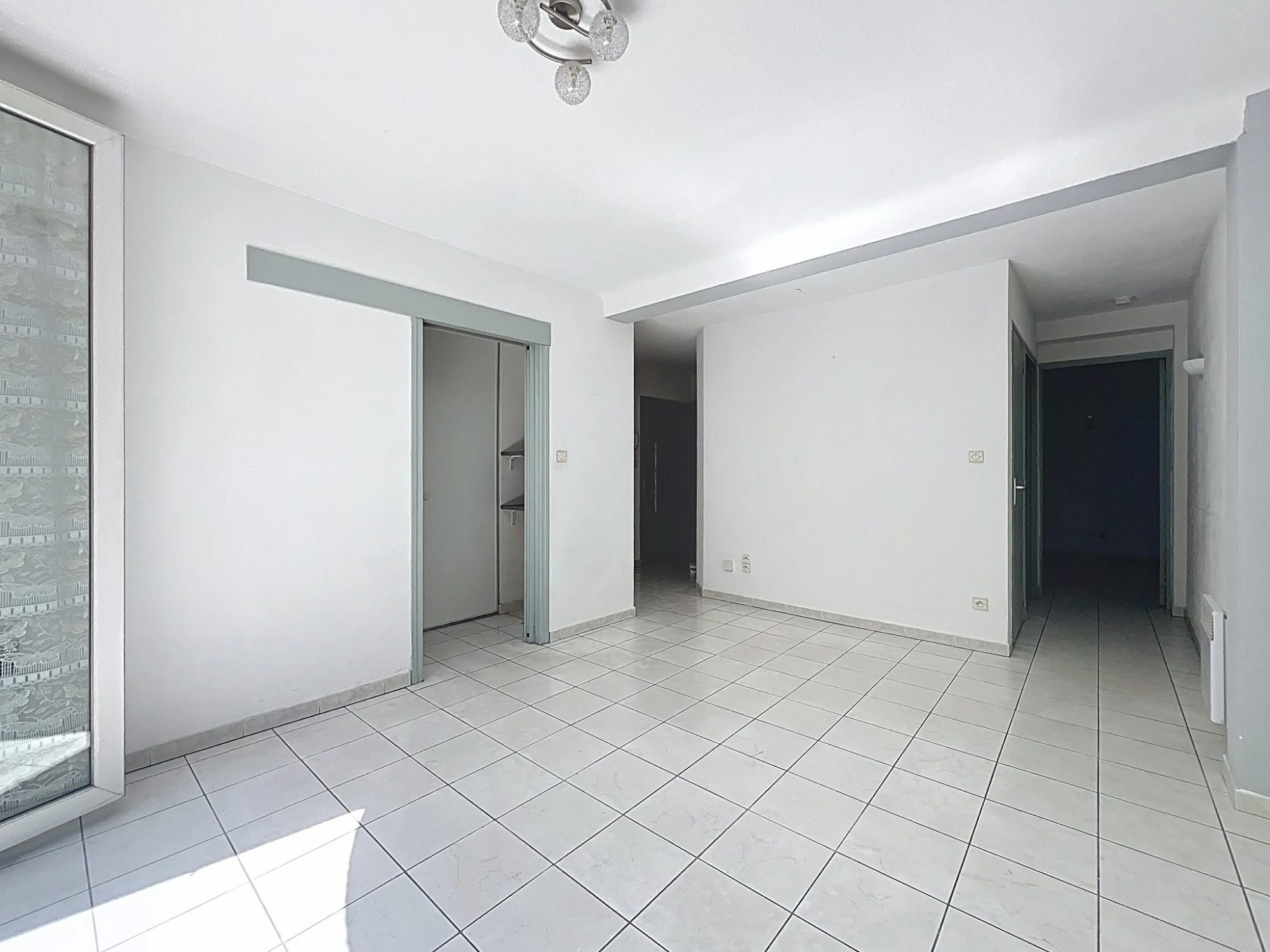 FRONTIGNAN : Appartement T2 39.98 m² Loi Carrez. Balcon. Ascenseur
