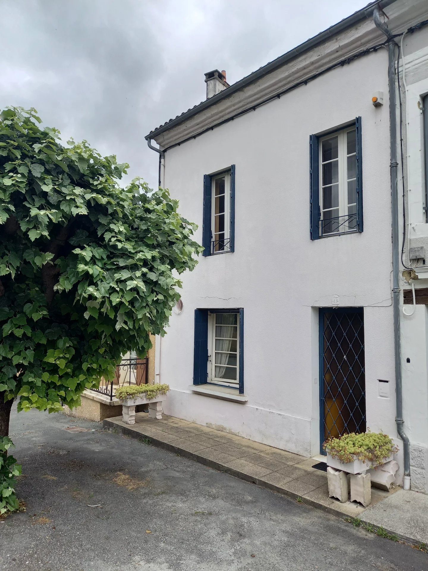 MAISON de Village