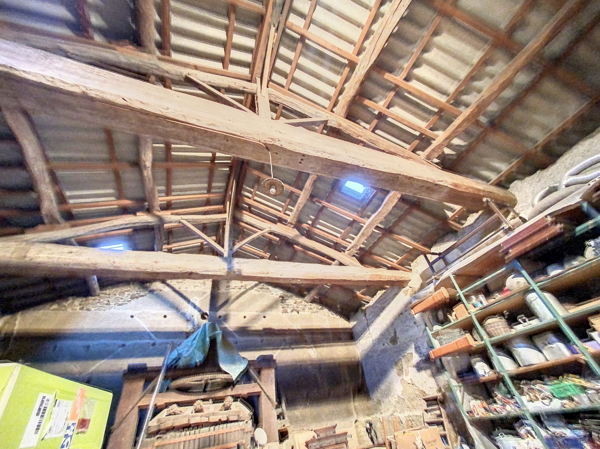 Propriété Familiale 270 m² Habitables avec cave voûtée et potentiel à développer Au Coeur du Beaujolais Villefranche-sur-Saône 69400