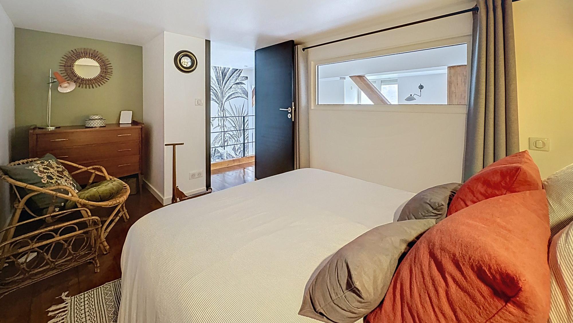 T3  90 m² de charme, 2 chambres et bureau, avec  terrasse Lyon 69003