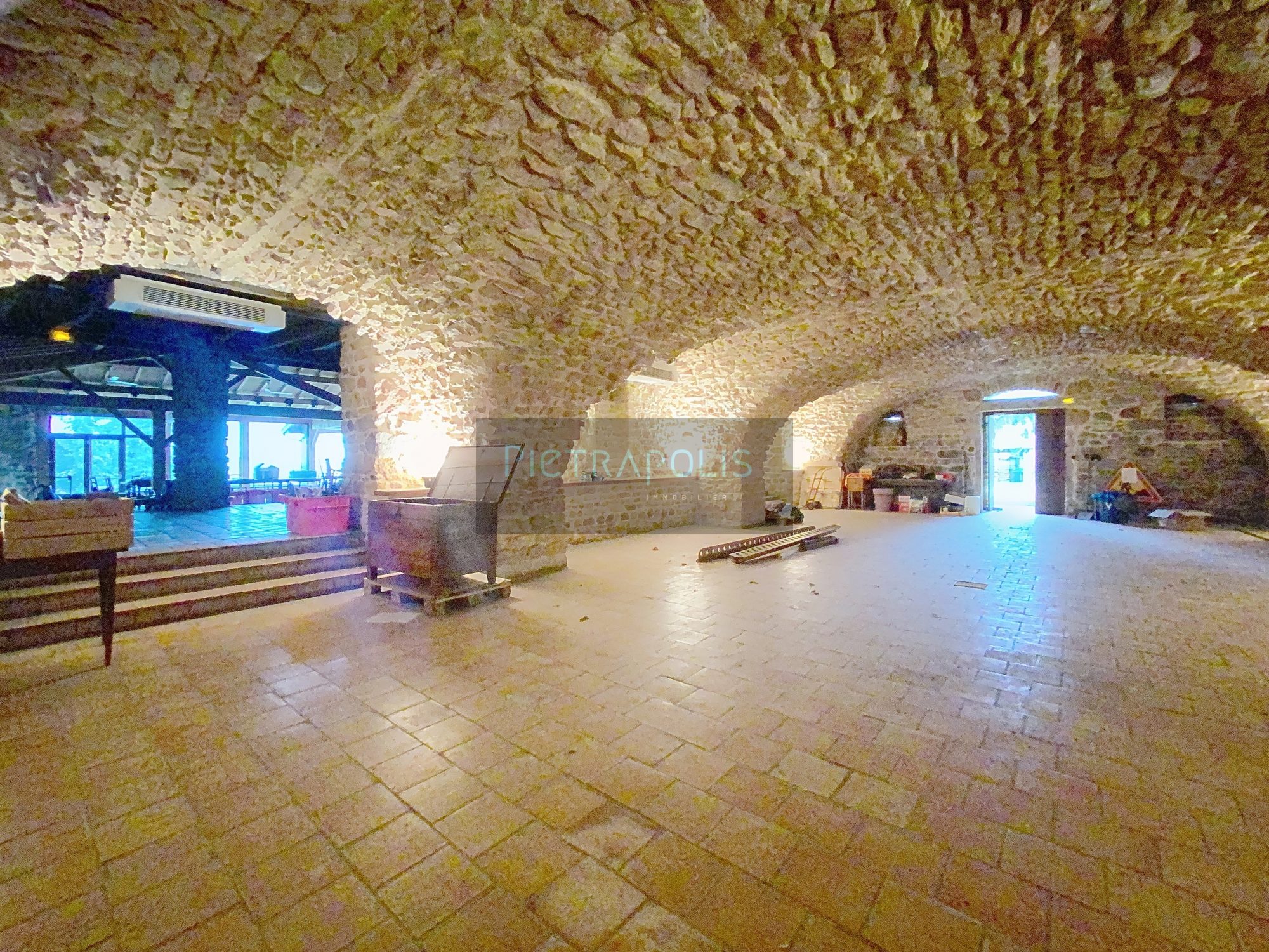 Propriété Familiale 270 m² Habitables avec cave voûtée et potentiel à développer Au Coeur du Beaujolais Villefranche-sur-Saône 69400