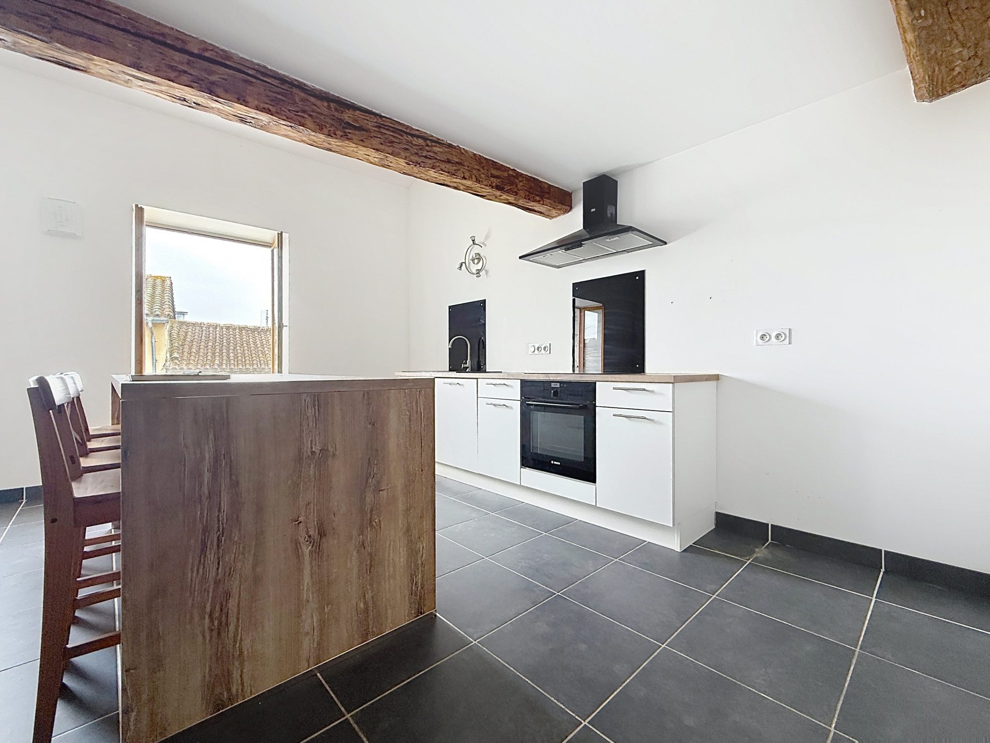 Duplex lumineux de 75 m² avec cachet de l’ancien – Thoissey Thoissey 01140