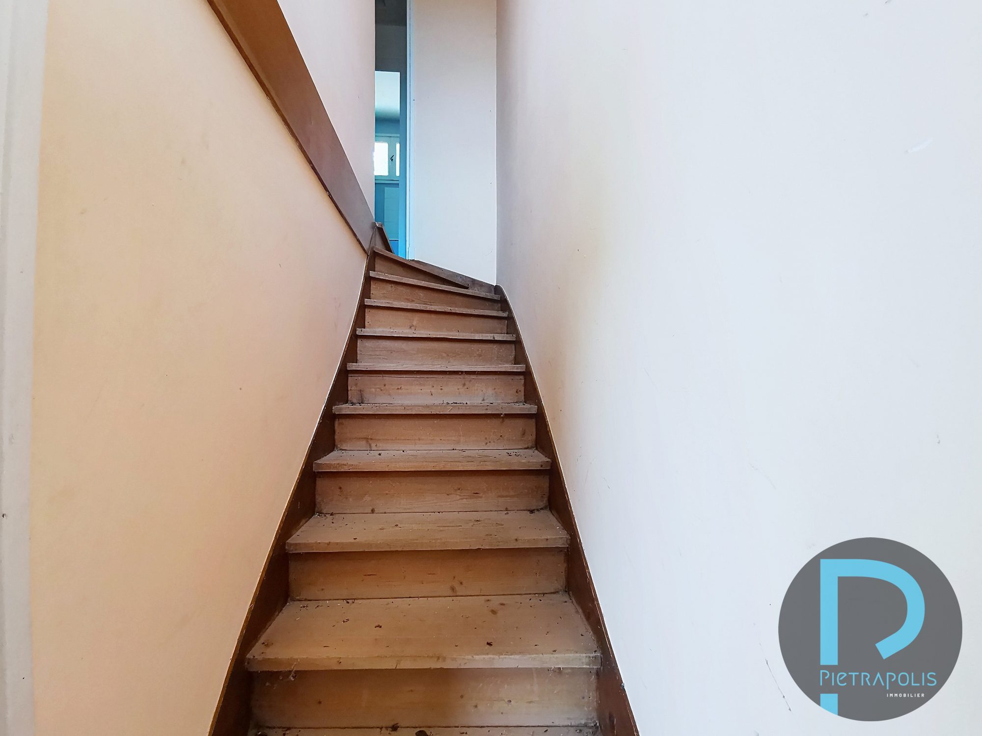 PROPRIETE avec  8 logements à rénover Bergesserin 71250