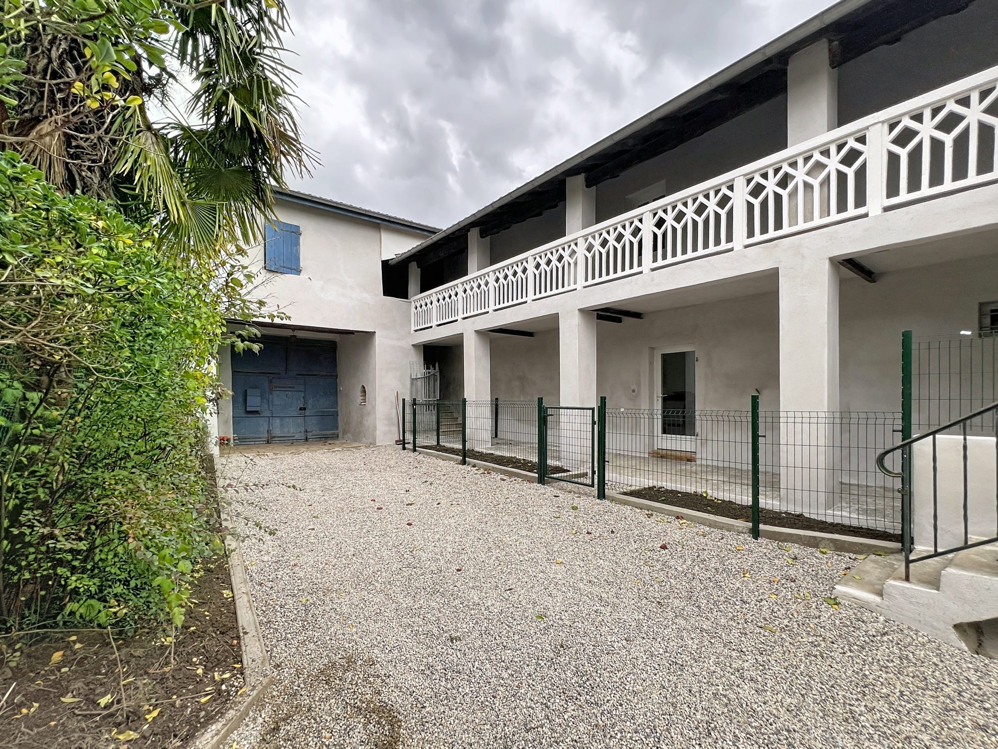 SUR LES HAUTEURS DE GENAY - AU CALME - APPARTEMENT T3 DE 97m2 - PETITE COPROPRIETE Genay 69730