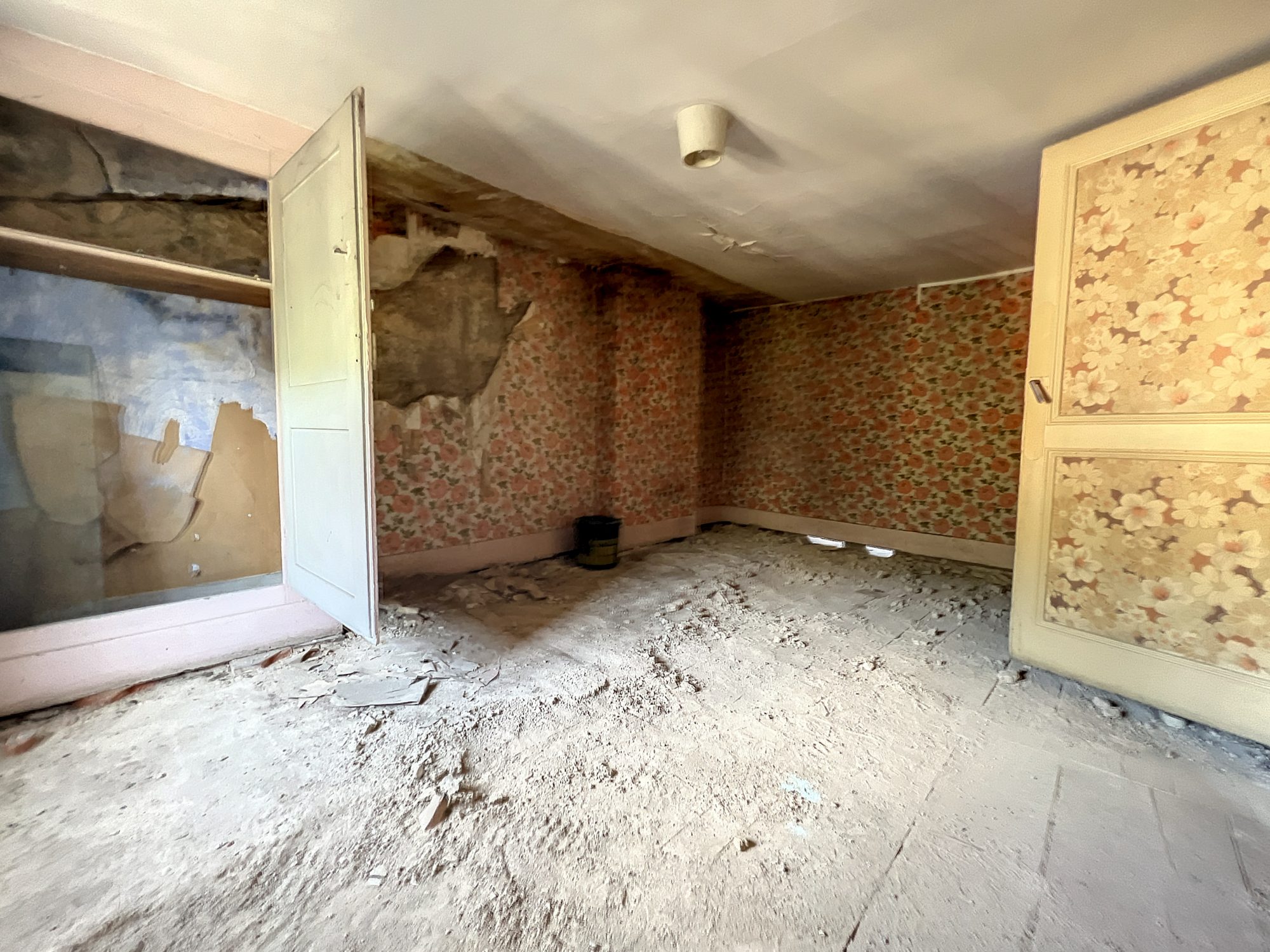 IDEAL INVESTISSEURS OU GRANDE FAMILLE  - PROCHE DES COMMODITES Tarare 69170